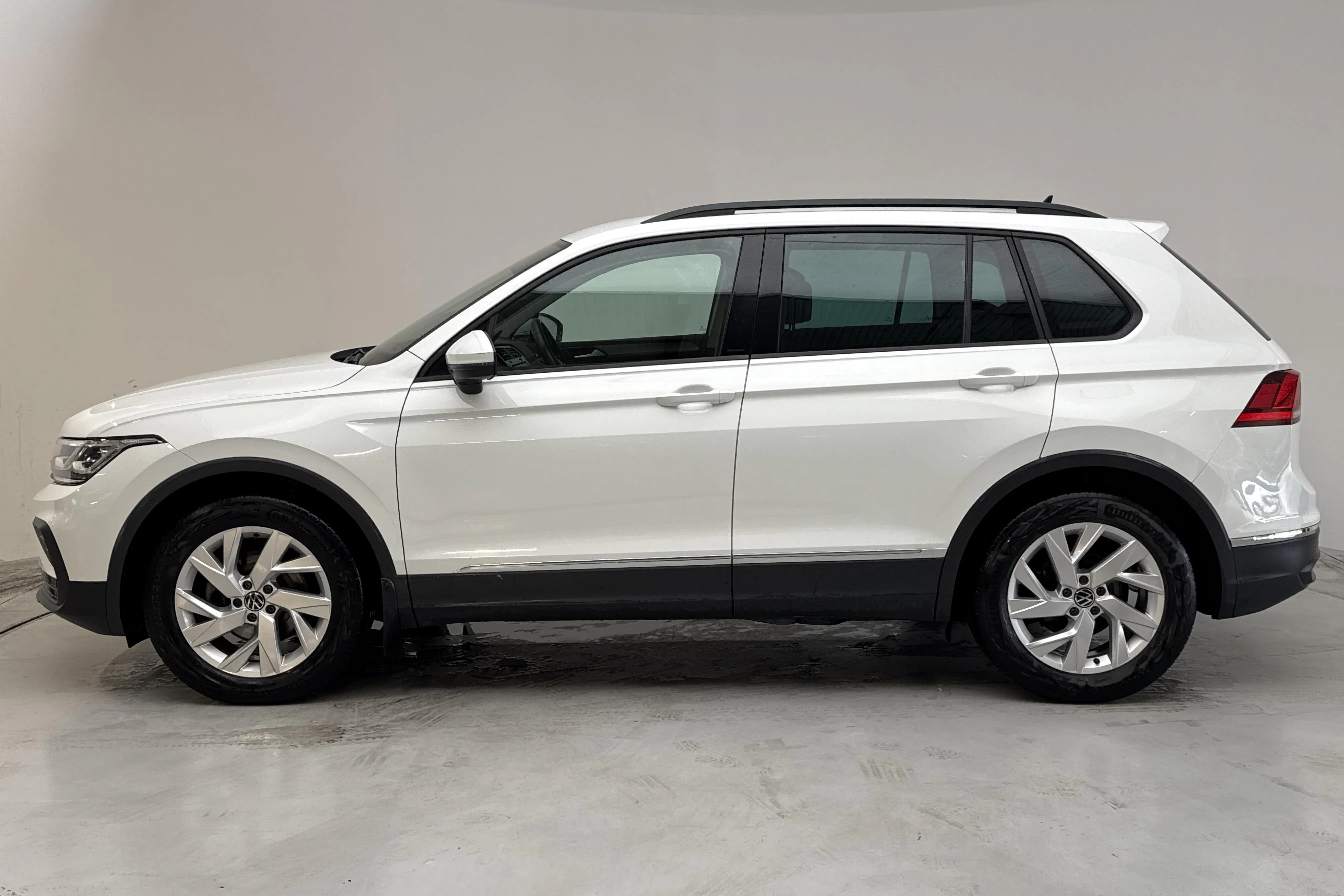 Presentationsfoto 2 av 14: VW Tiguan 1.5 TSI (150hk) - 6 137 mil - Automat - vit - 2021