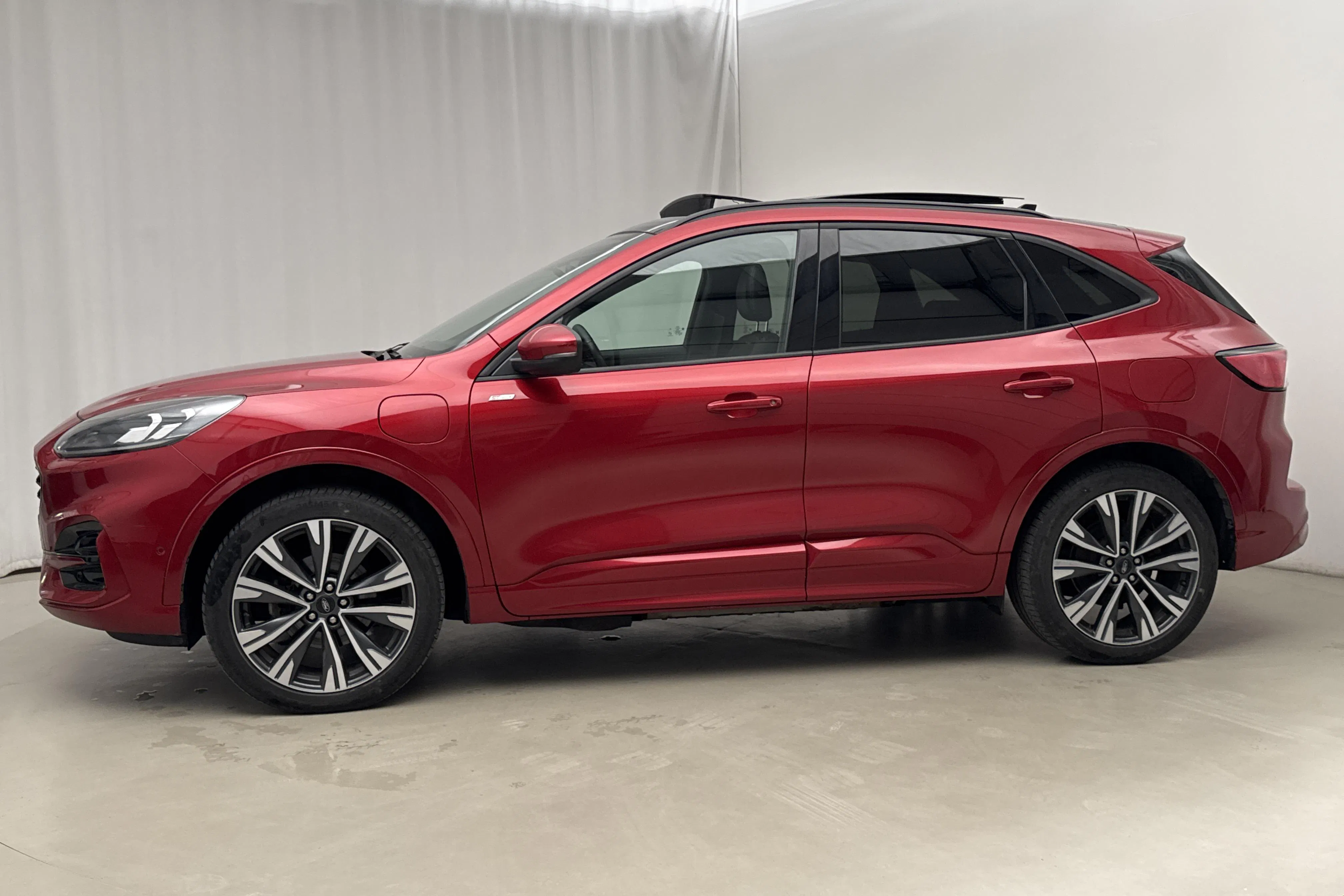 Presentation photo 2 of 23: Ford Kuga 2.5 PHEV (225hk) - 93 940 km - Automatic - red - 2022