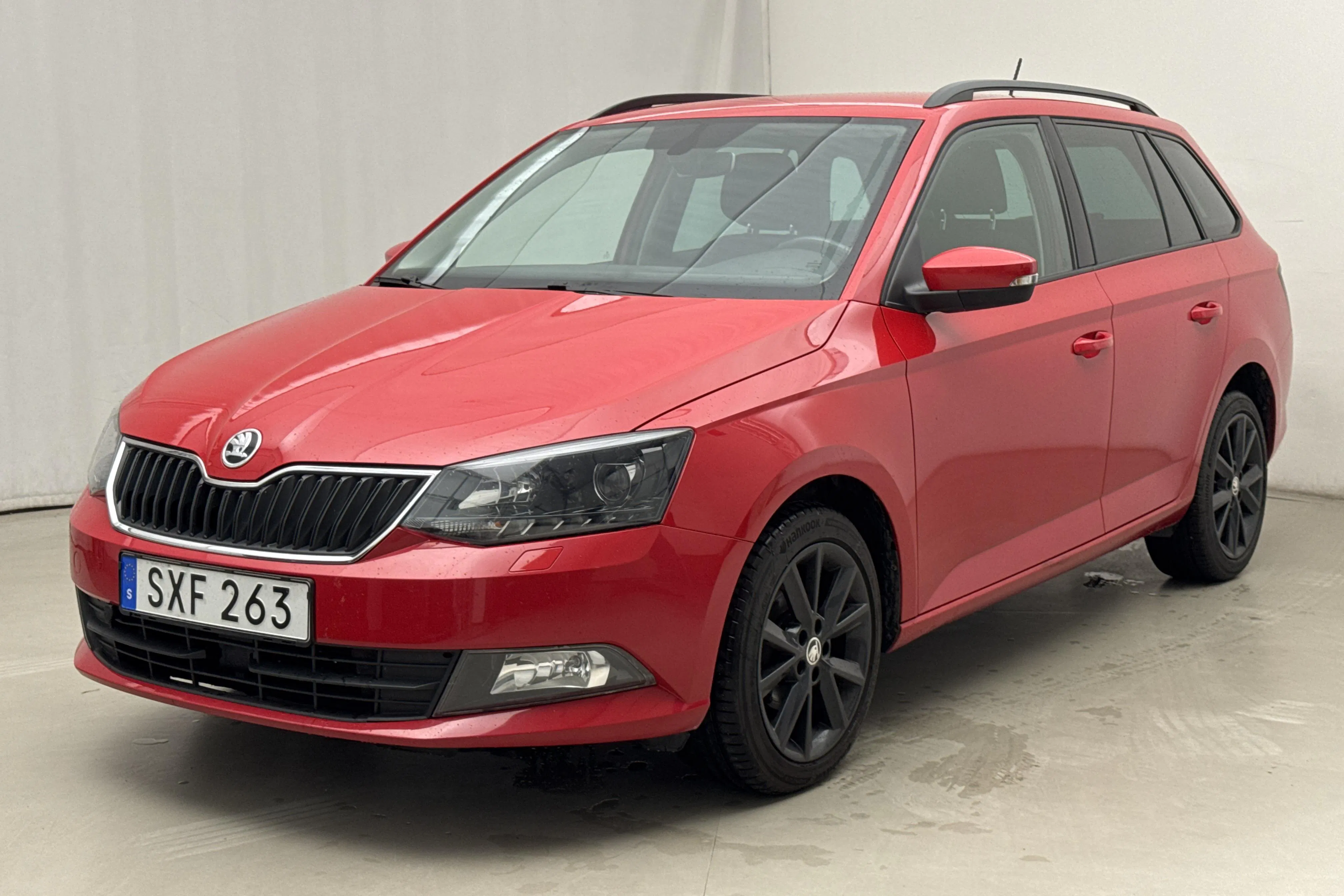 Presentationsfoto 1 av 16: Skoda Fabia 1.2 TSI Kombi (90hk) - 9 540 mil - Manuell - röd - 2016