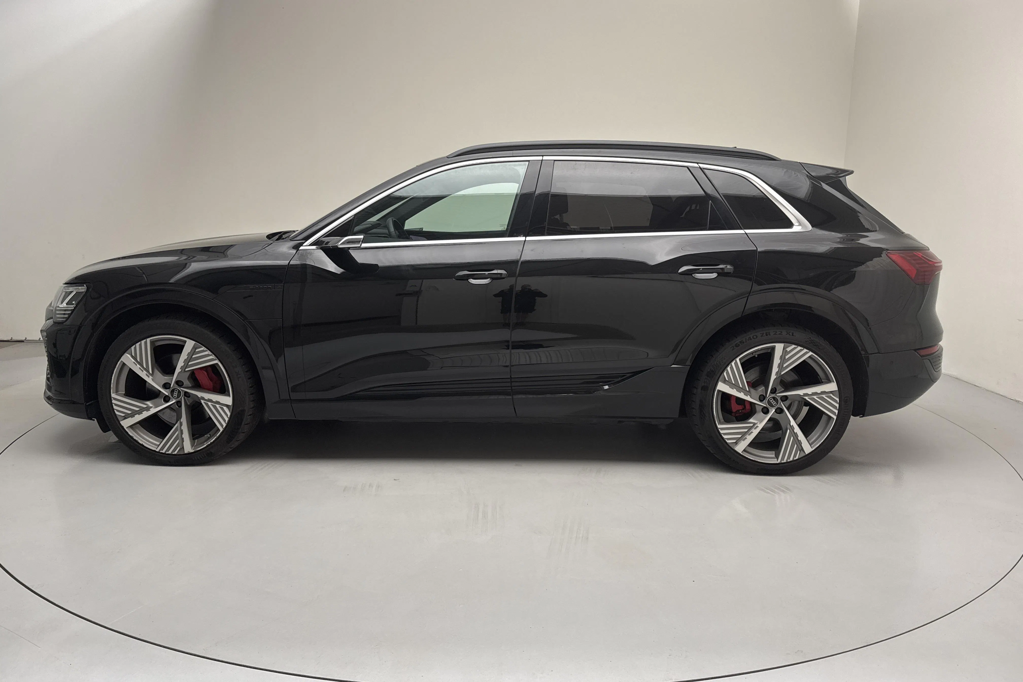 Presentationsfoto 2 av 21: Audi Q8 55 e-tron quattro (408hk) - 11 382 mil - Automat - svart - 2024