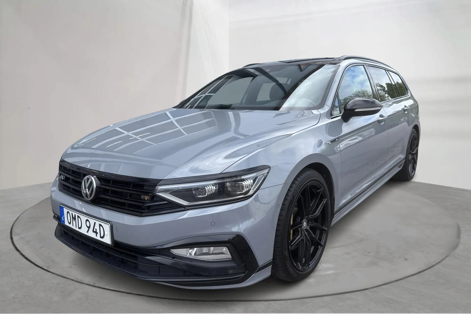 Presentationsfoto 1 av 23: VW Passat 2.0 TDI BiTurbo Sportscombi 4MOTION (240hk) - 13 745 mil - Automat - grå - 2020