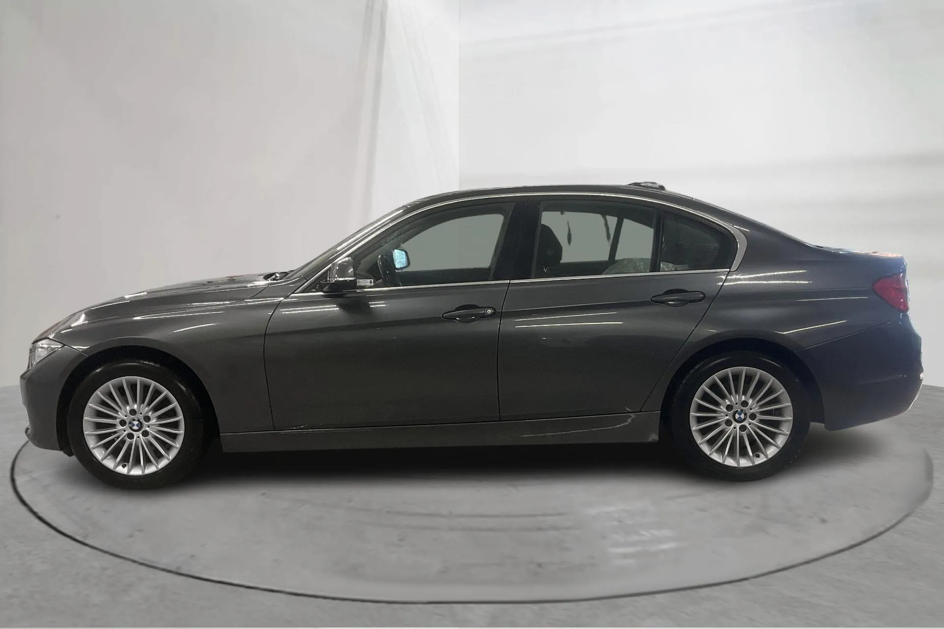 Presentation photo 2 of 17: BMW 320d xDrive Sedan, F30 (184hk) - 149 030 km - Manual - gray - 2014
