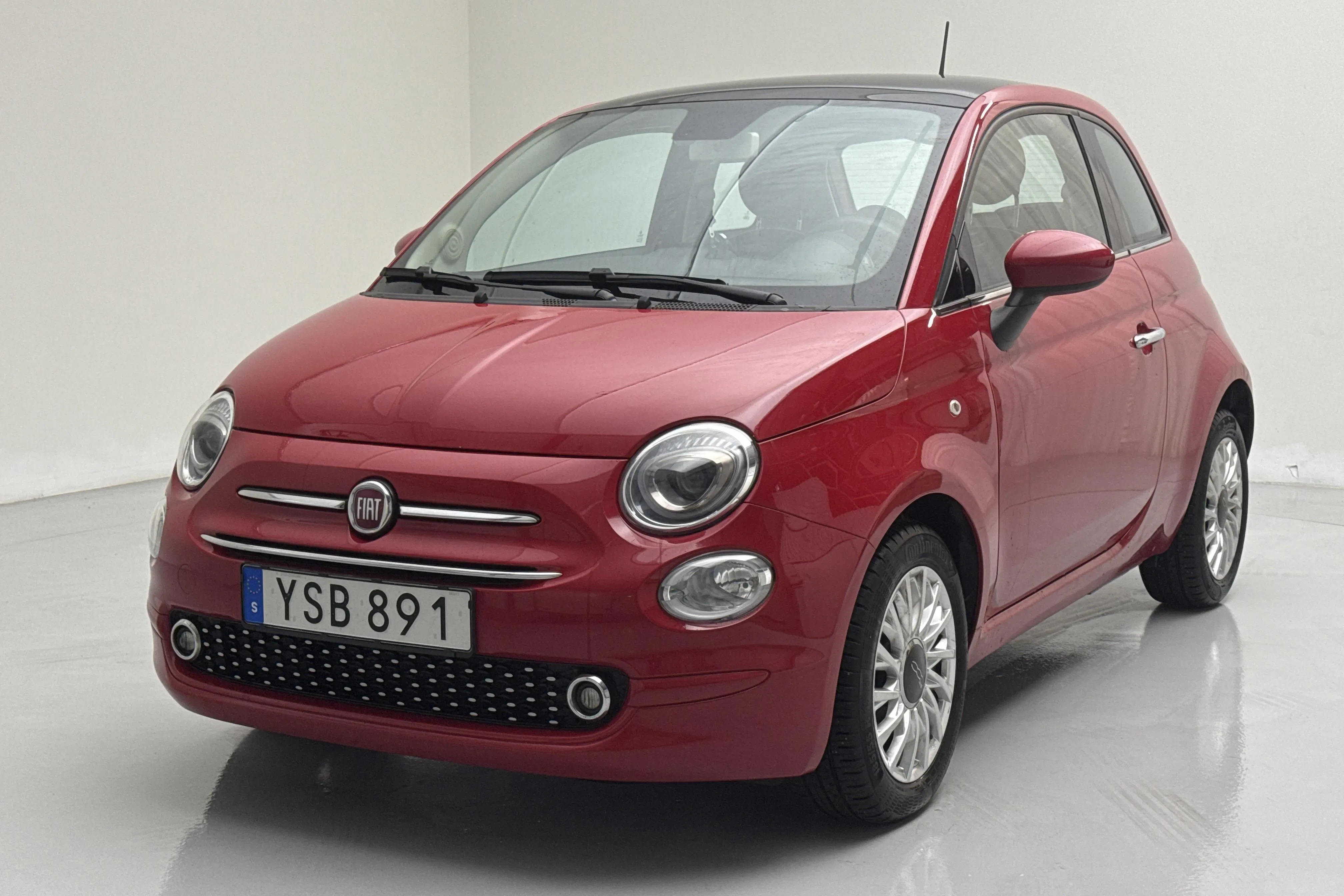 Presentation photo 1 of 11: Fiat 500 1.2 (69hk) - 76 930 km - Manual - red - 2019