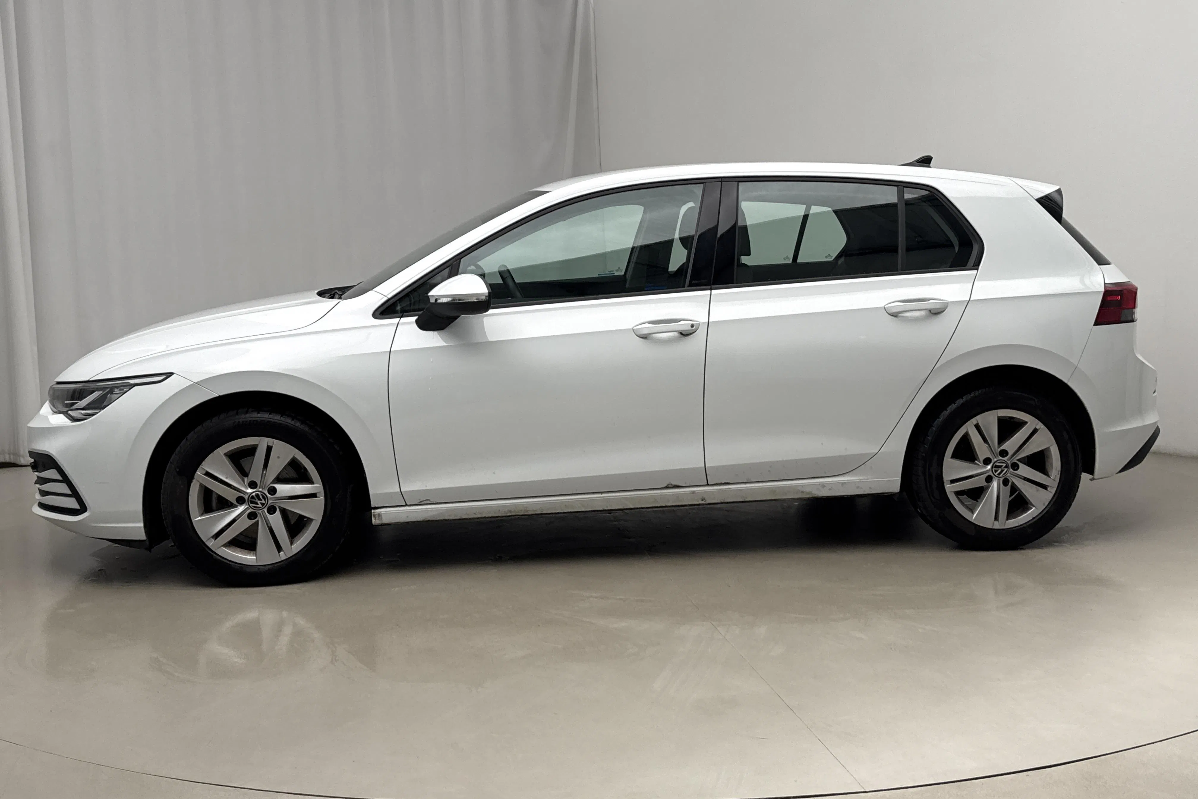 Presentation photo 2 of 15: VW Golf VIII TGI 5dr (130hk) - 17 930 km - Automatic - white - 2023