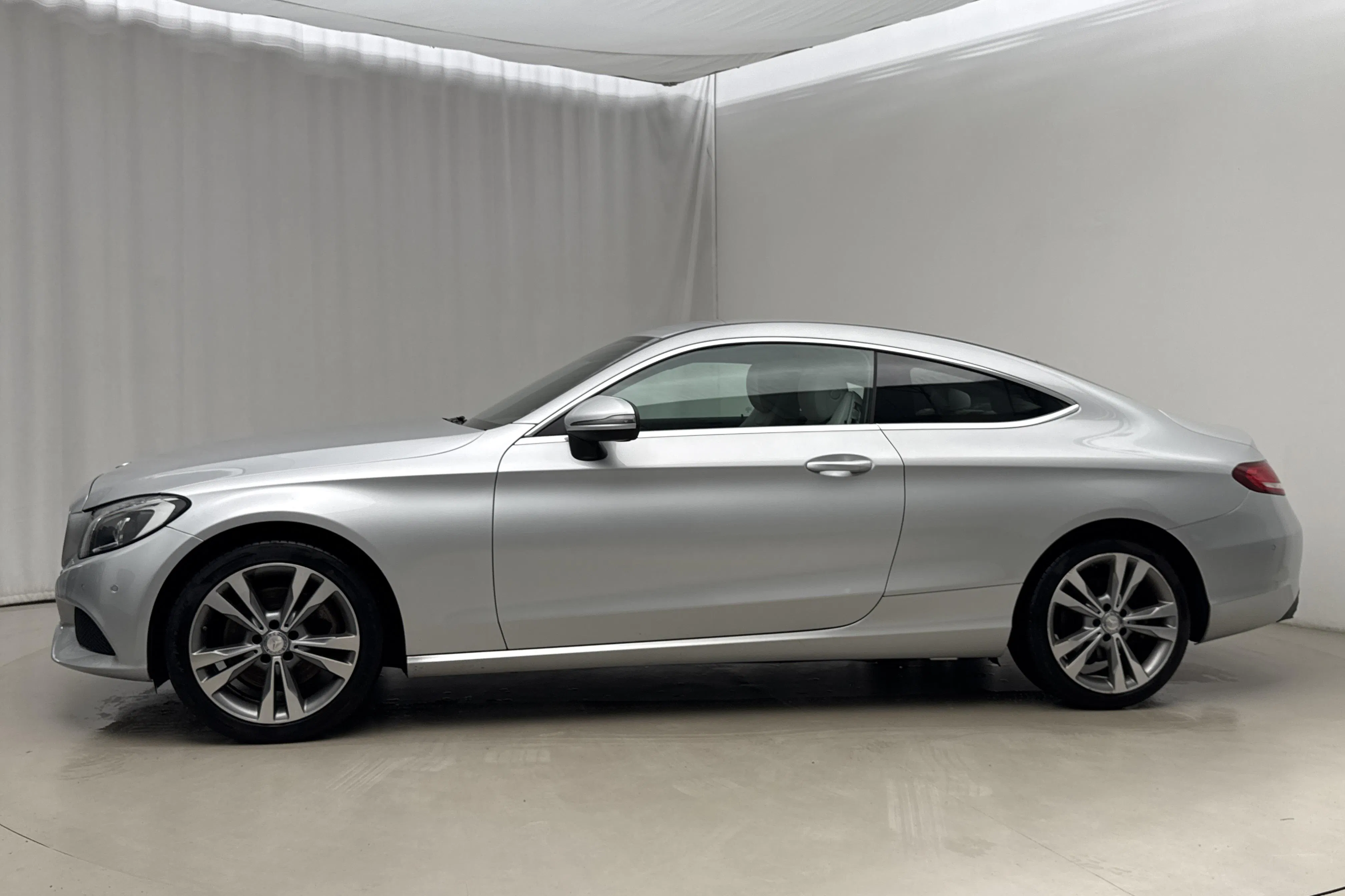 Presentation photo 2 of 16: Mercedes C 250 Coupé C205 (211hk) - 106 220 km - Automatic - silver - 2016