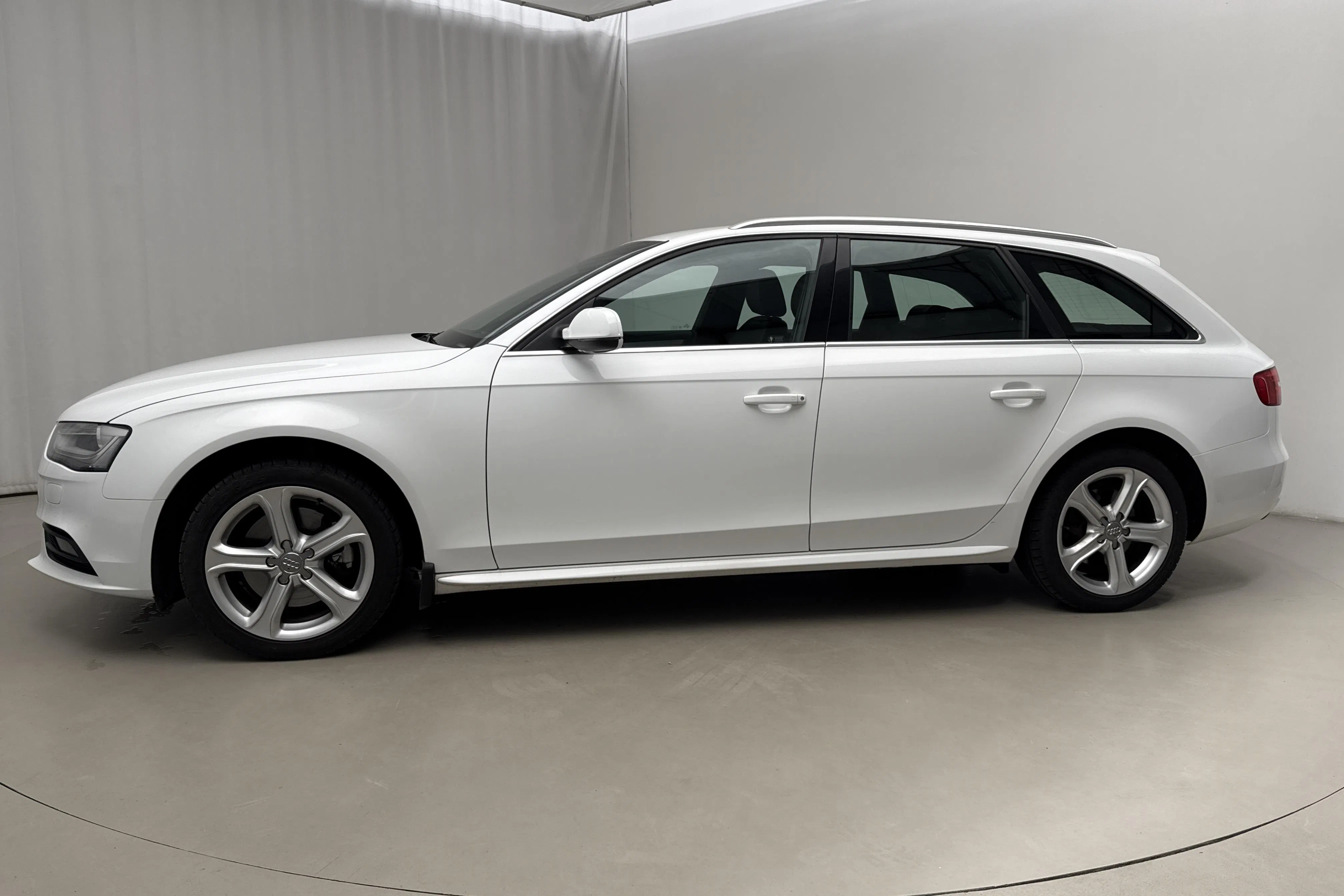 Presentation photo 2 of 16: Audi A4 1.8 TFSI Avant (170hk) - 100 690 km - Manual - white - 2013