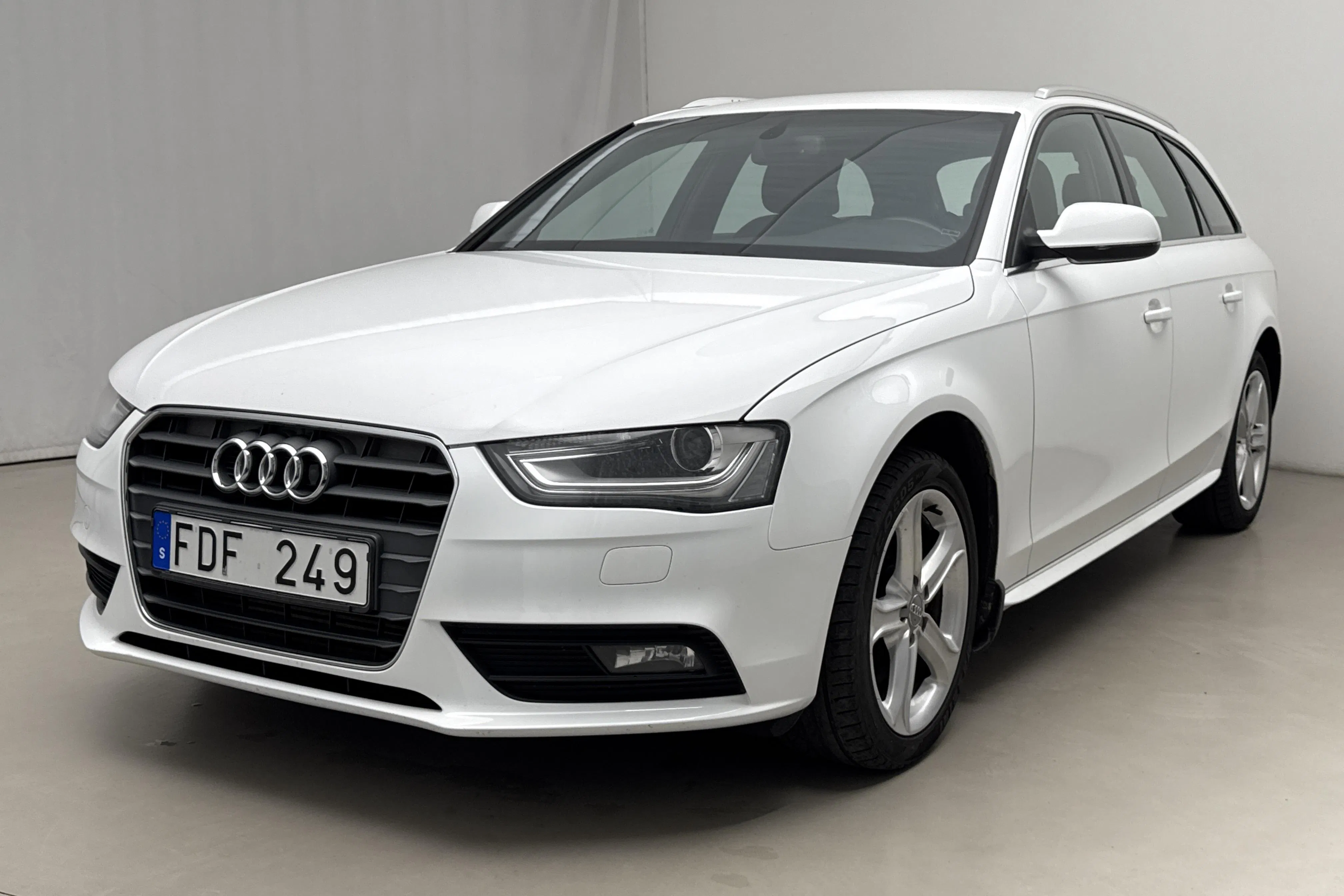Presentation photo 1 of 16: Audi A4 1.8 TFSI Avant (170hk) - 100 690 km - Manual - white - 2013