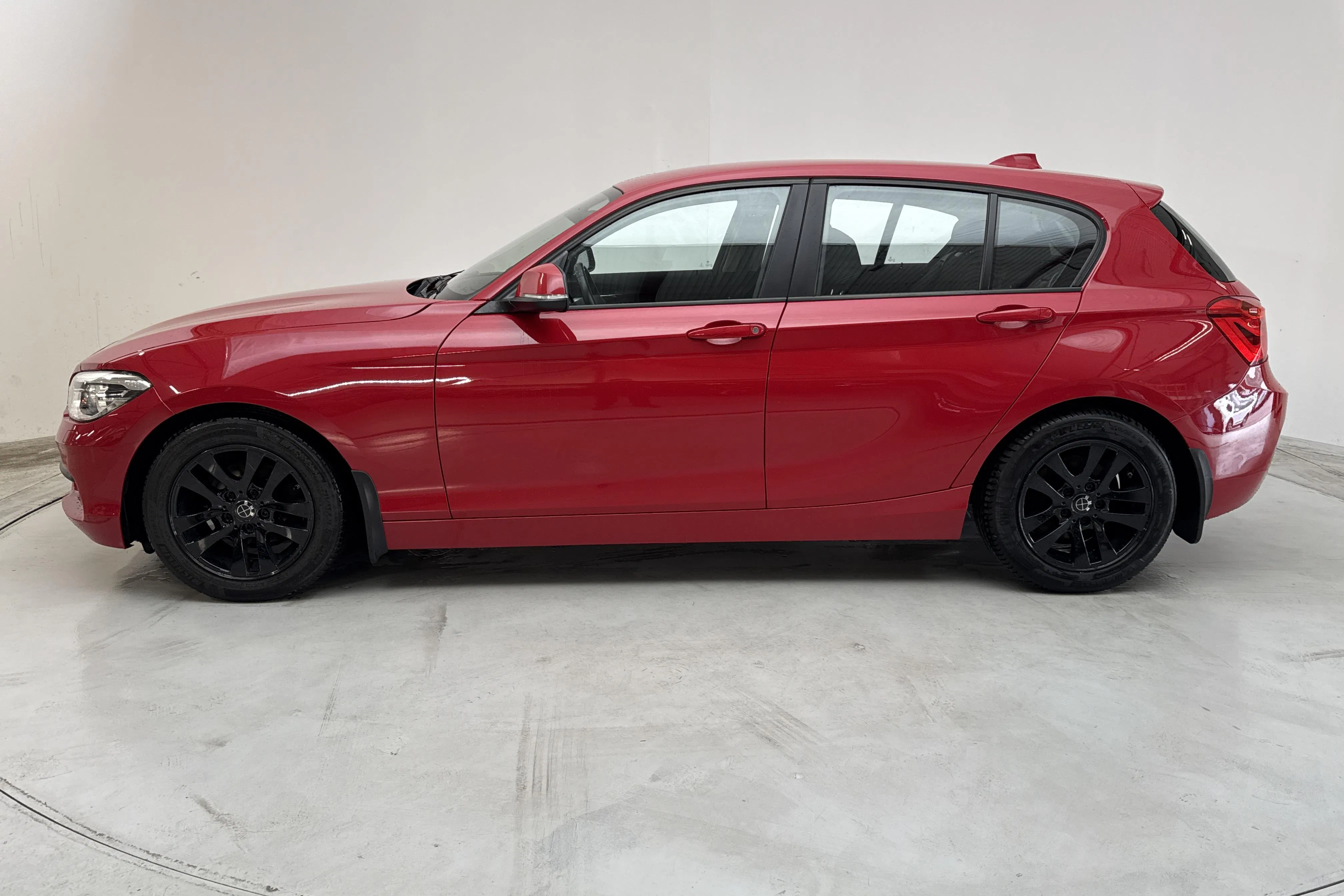 Presentation photo 2 of 12: BMW 116d EfficientDynamics 5dr, F20 (116hk) - 94 730 km - Manual - red - 2016