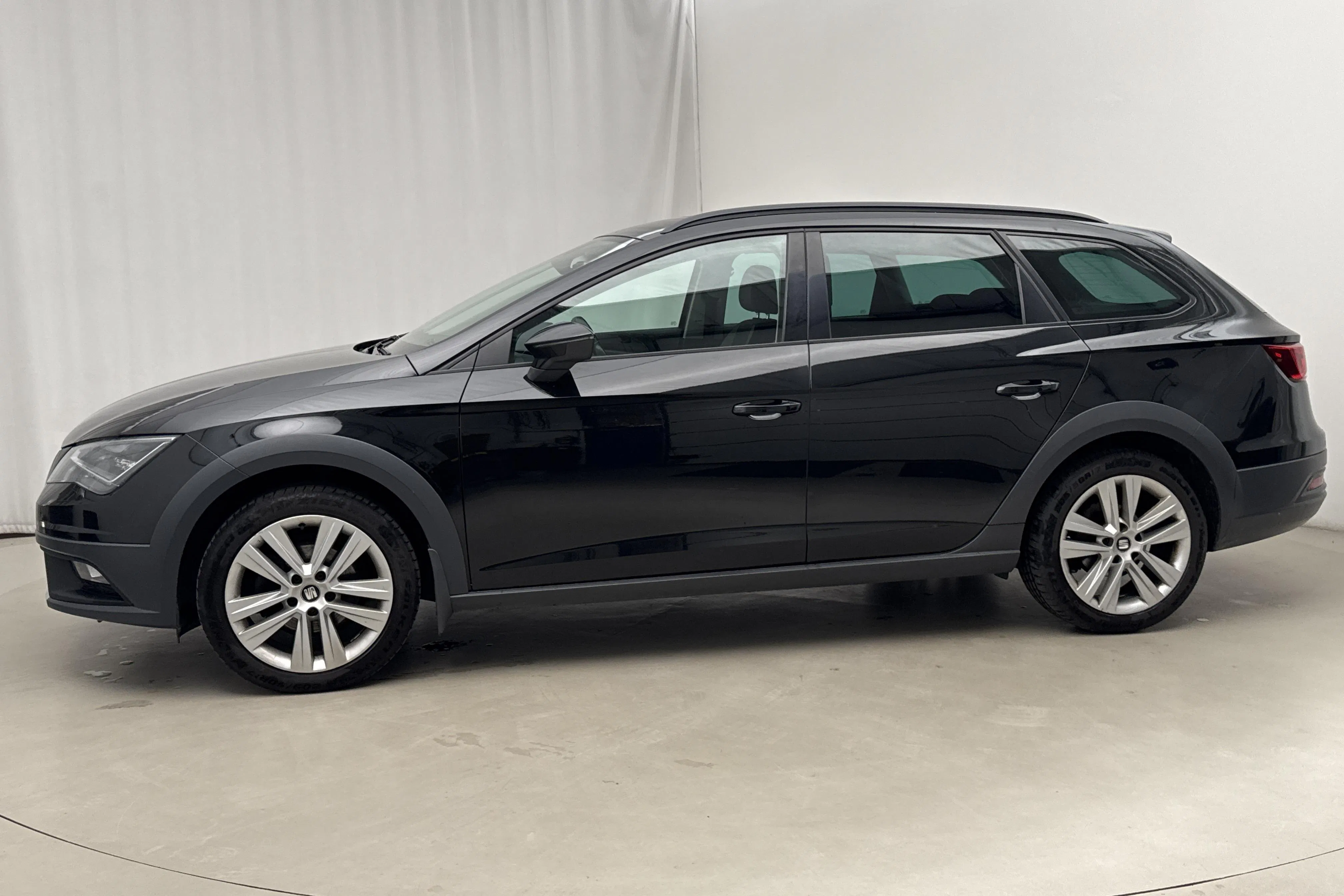 Presentationsfoto 2 av 18: Seat Leon 1.4 TSI ST X-Perience (125hk) - 11 366 mil - Manuell - svart - 2016
