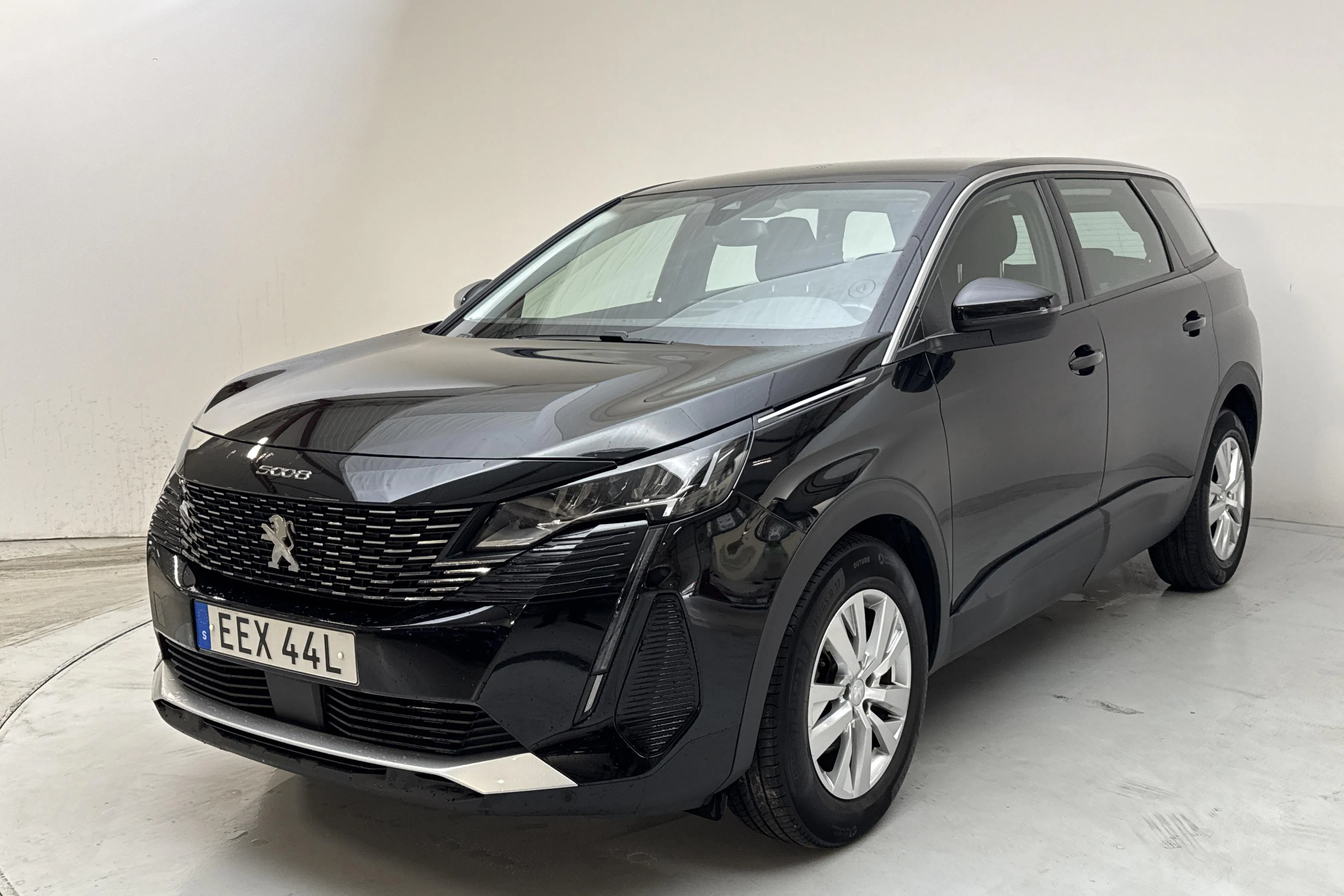 Presentation photo 1 of 16: Peugeot 5008 1.2 PureTech (130hk) - 68 850 km - Automatic - black - 2022