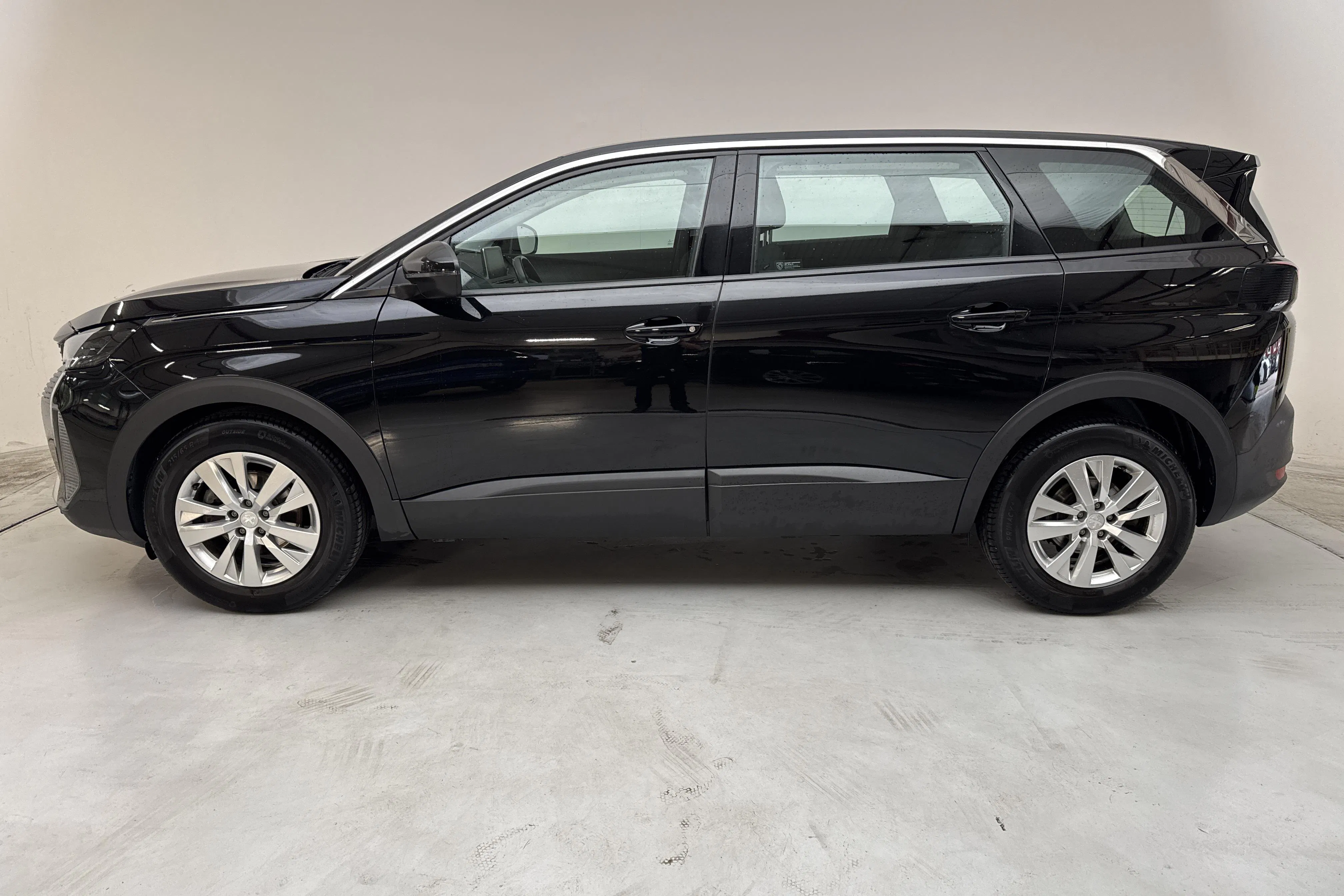 Presentation photo 2 of 16: Peugeot 5008 1.2 PureTech (130hk) - 68 850 km - Automatic - black - 2022