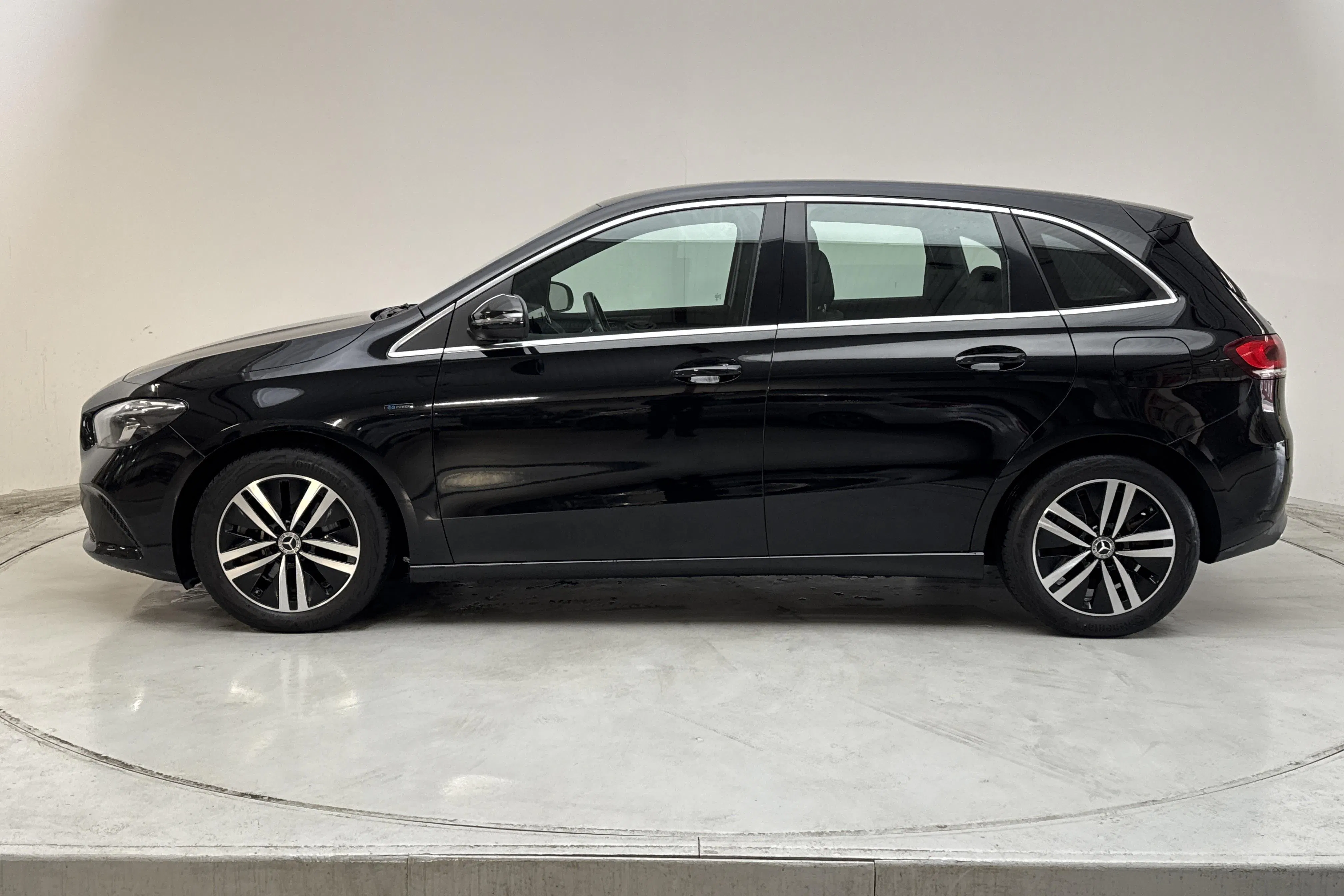 Presentationsfoto 2 av 14: Mercedes B 250 e W247 (218hk) - 8 393 mil - Automat - svart - 2021