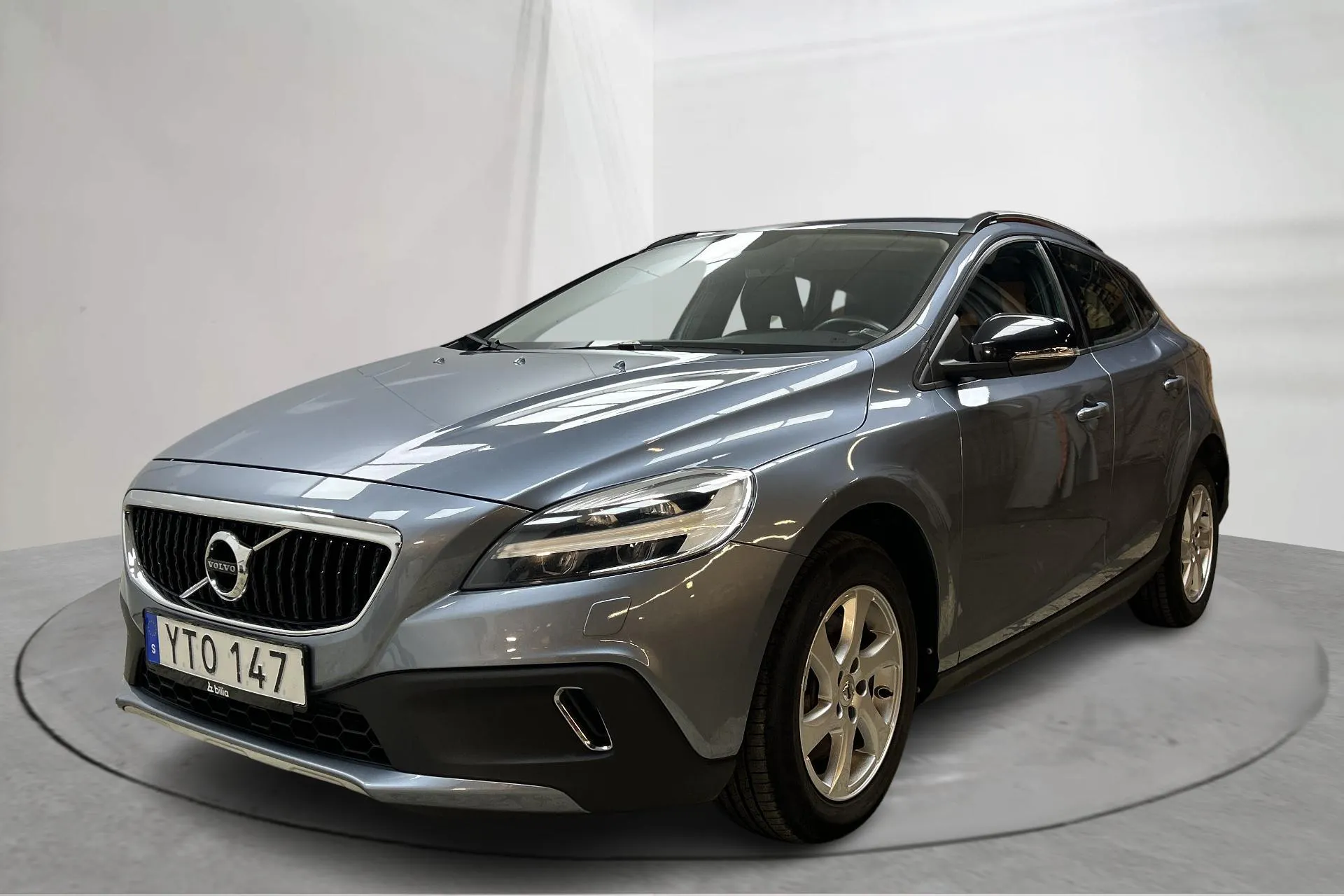 Presentationsfoto 1 av 13: Volvo V40 Cross Country D3 (150hk) - 14 552 mil - Manuell - Ljusblå - 2018