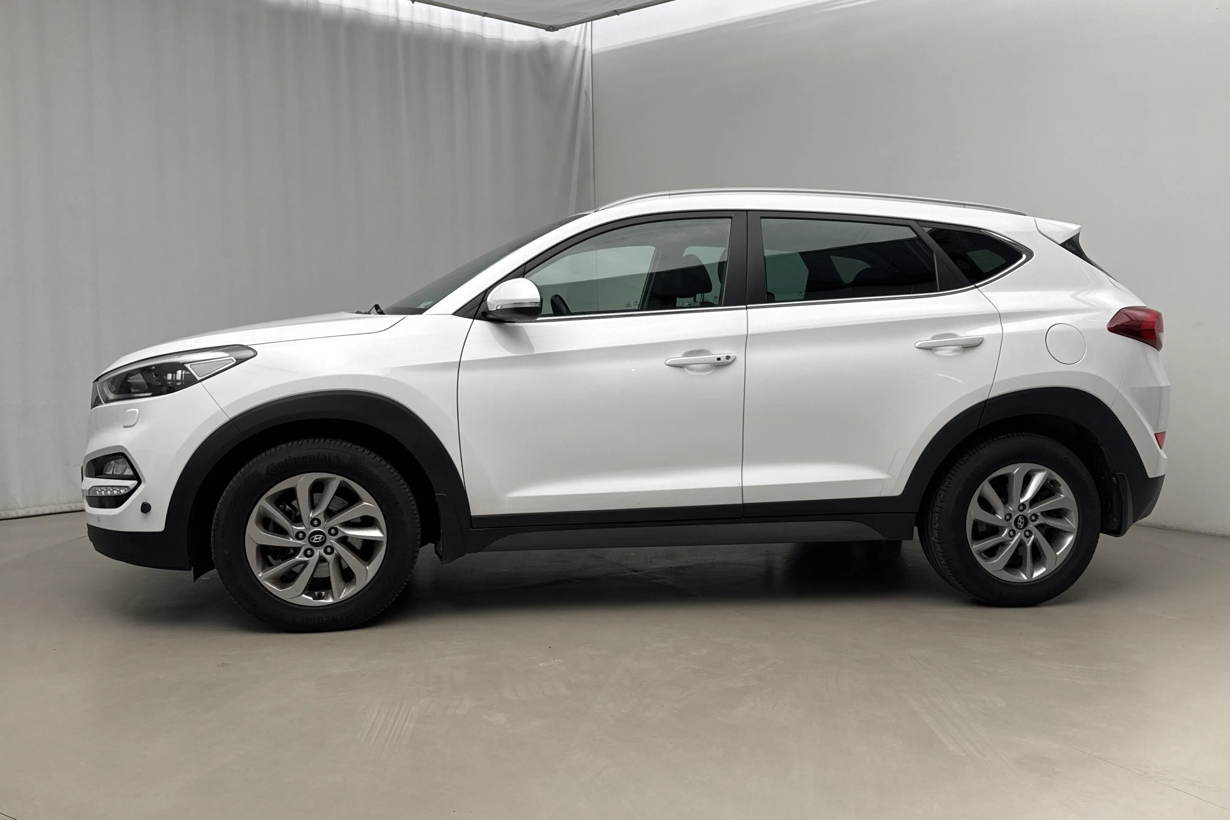 Presentation photo 2 of 19: Hyundai Tucson 1.6 T-GDI 4WD (177hk) - 76 220 km - Automatic - white - 2016