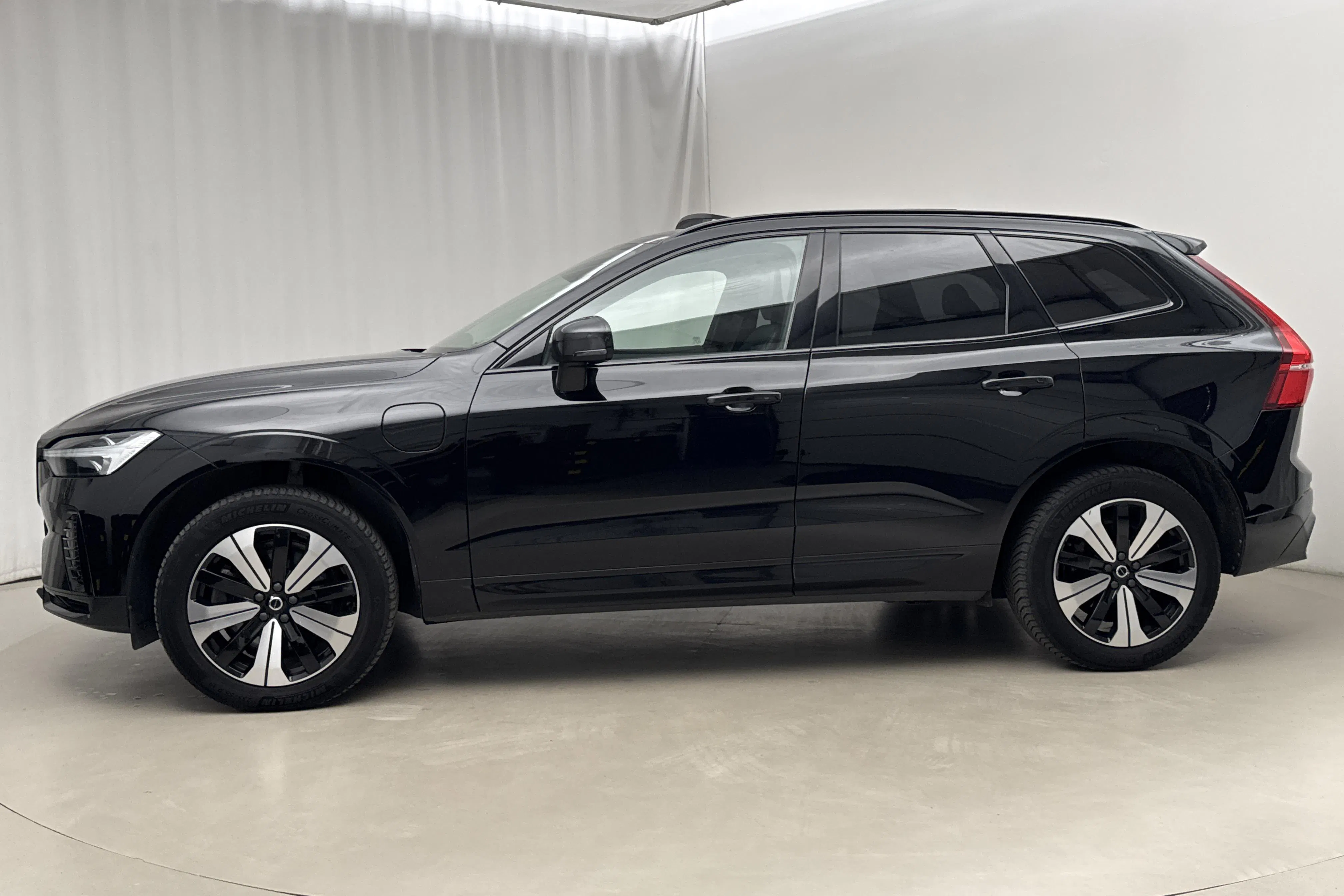 Presentationsfoto 2 av 27: Volvo XC60 T6 AWD Recharge (350hk) - 10 112 mil - Automat - svart - 2023