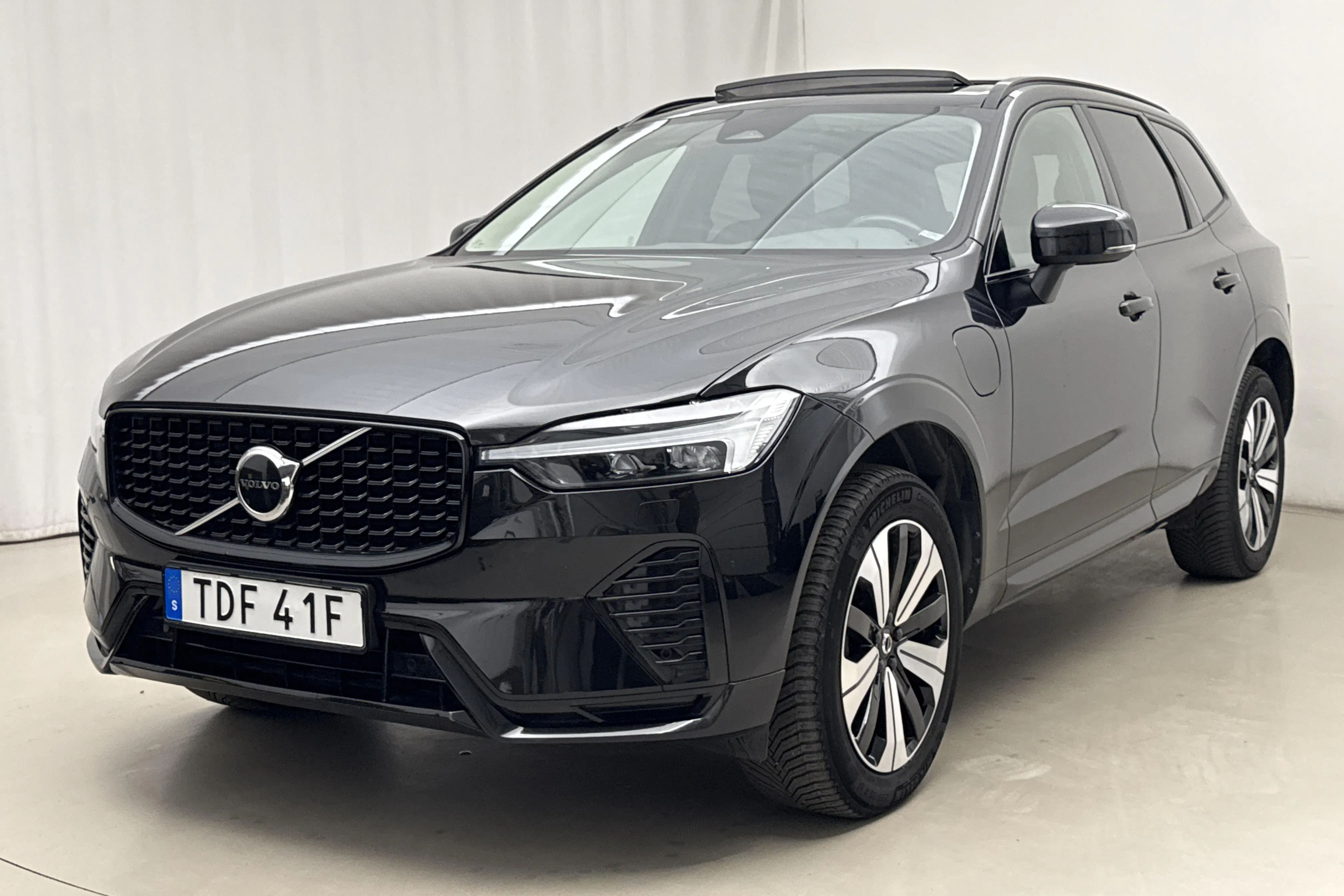 Presentationsfoto 1 av 27: Volvo XC60 T6 AWD Recharge (350hk) - 10 112 mil - Automat - svart - 2023