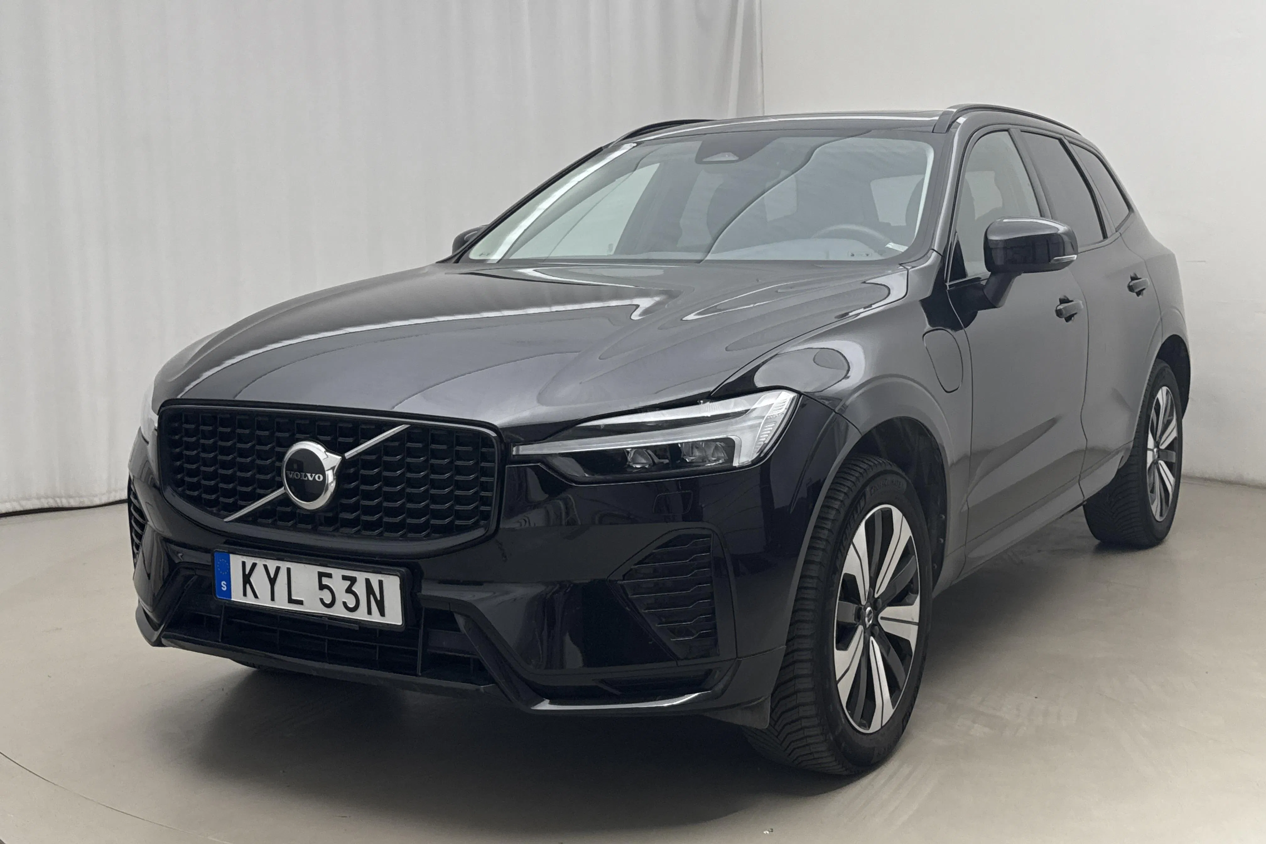 Presentationsfoto 1 av 24: Volvo XC60 T6 AWD Recharge (350hk) - 6 639 mil - Automat - svart - 2023