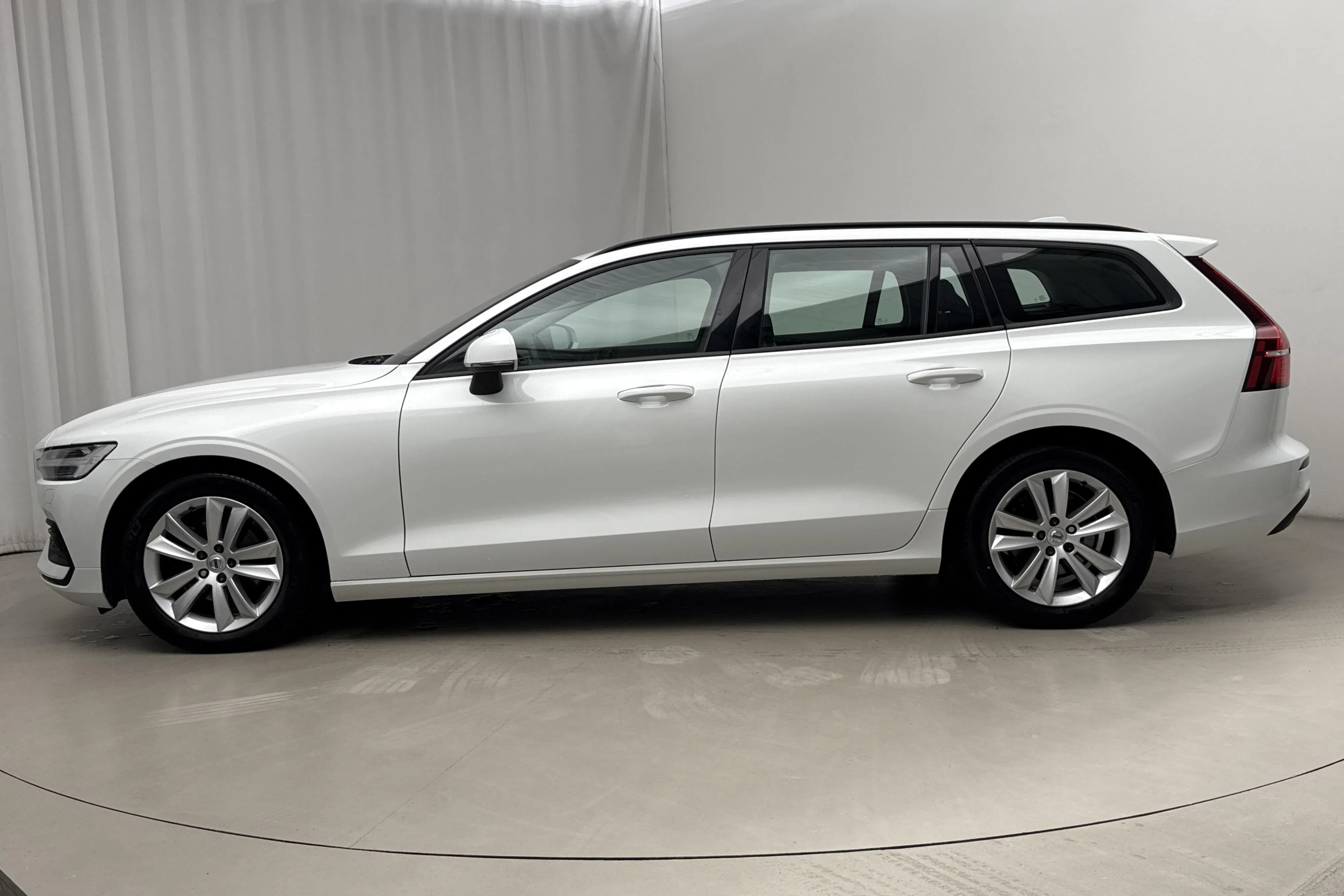 Presentation photo 2 of 17: Volvo V60 D3 (150hk) - 76 060 km - Automatic - white - 2020