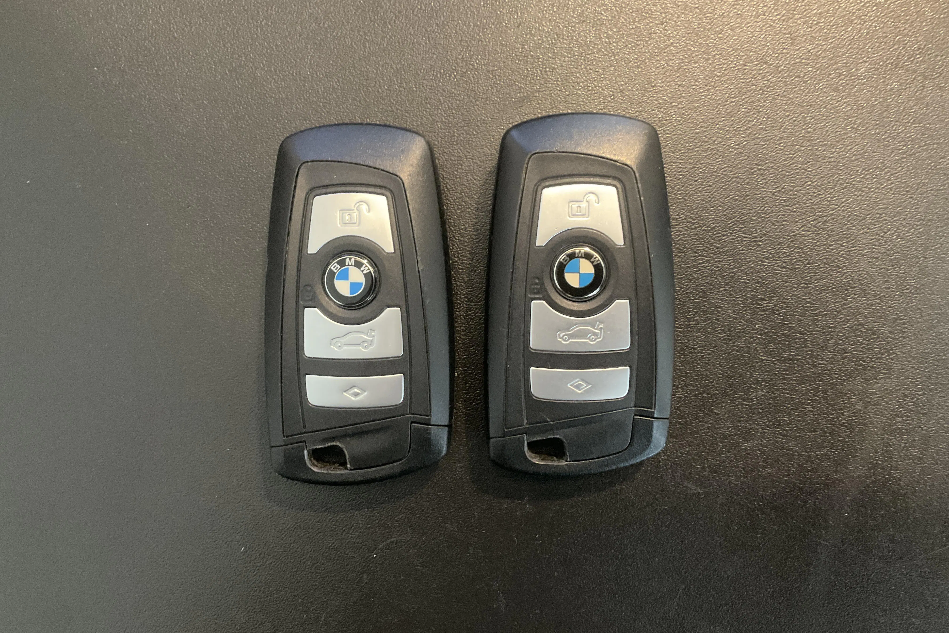 Presentationsfoto 17 av 17: BMW 330e Sedan, F30 (252hk) - 10 267 mil - Automat - silver - 2018