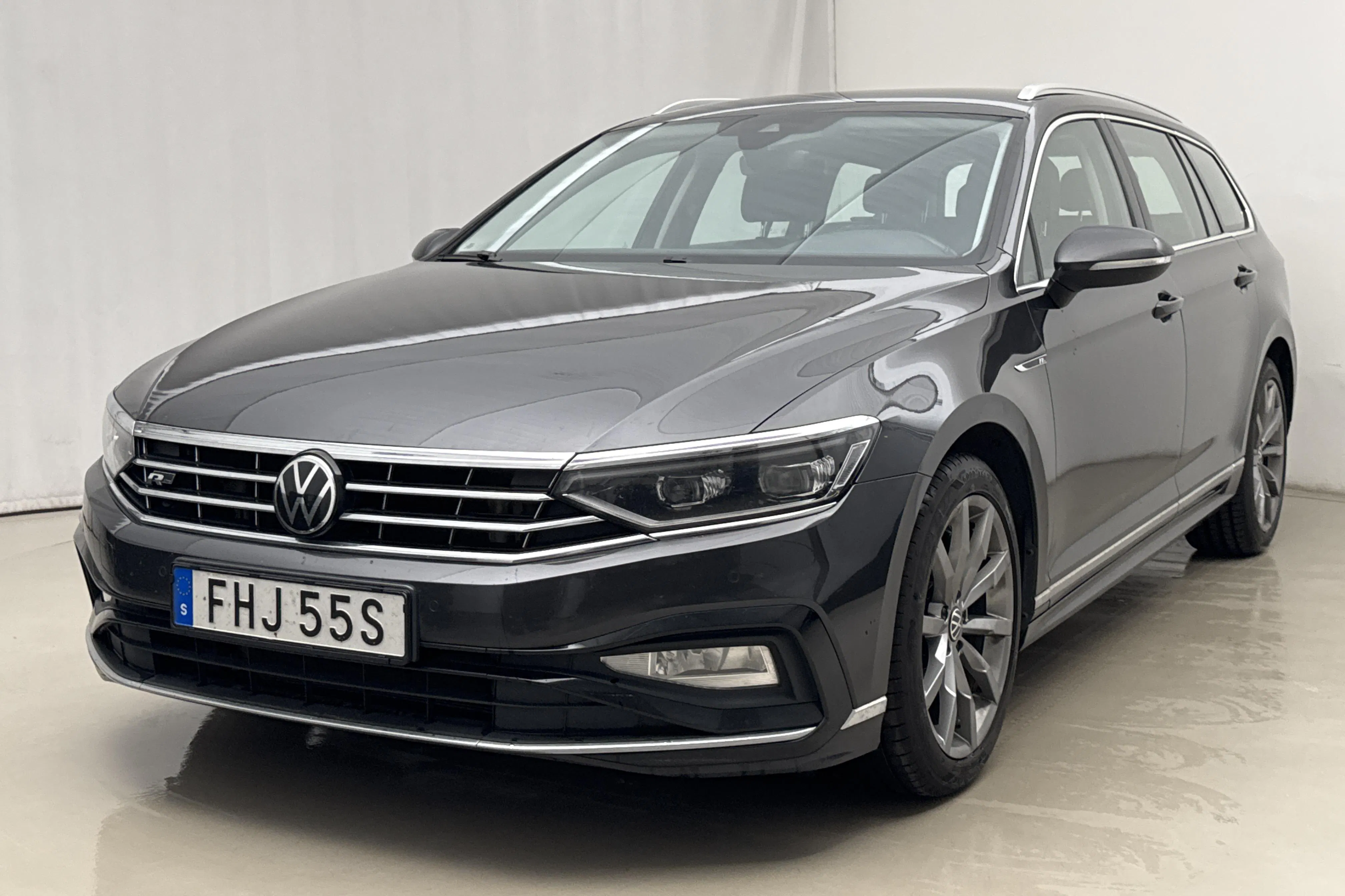Presentation photo 1 of 19: VW Passat 2.0 TDI Sportscombi 4Motion (200hk) - 134 330 km - Automatic - dark grey - 2021