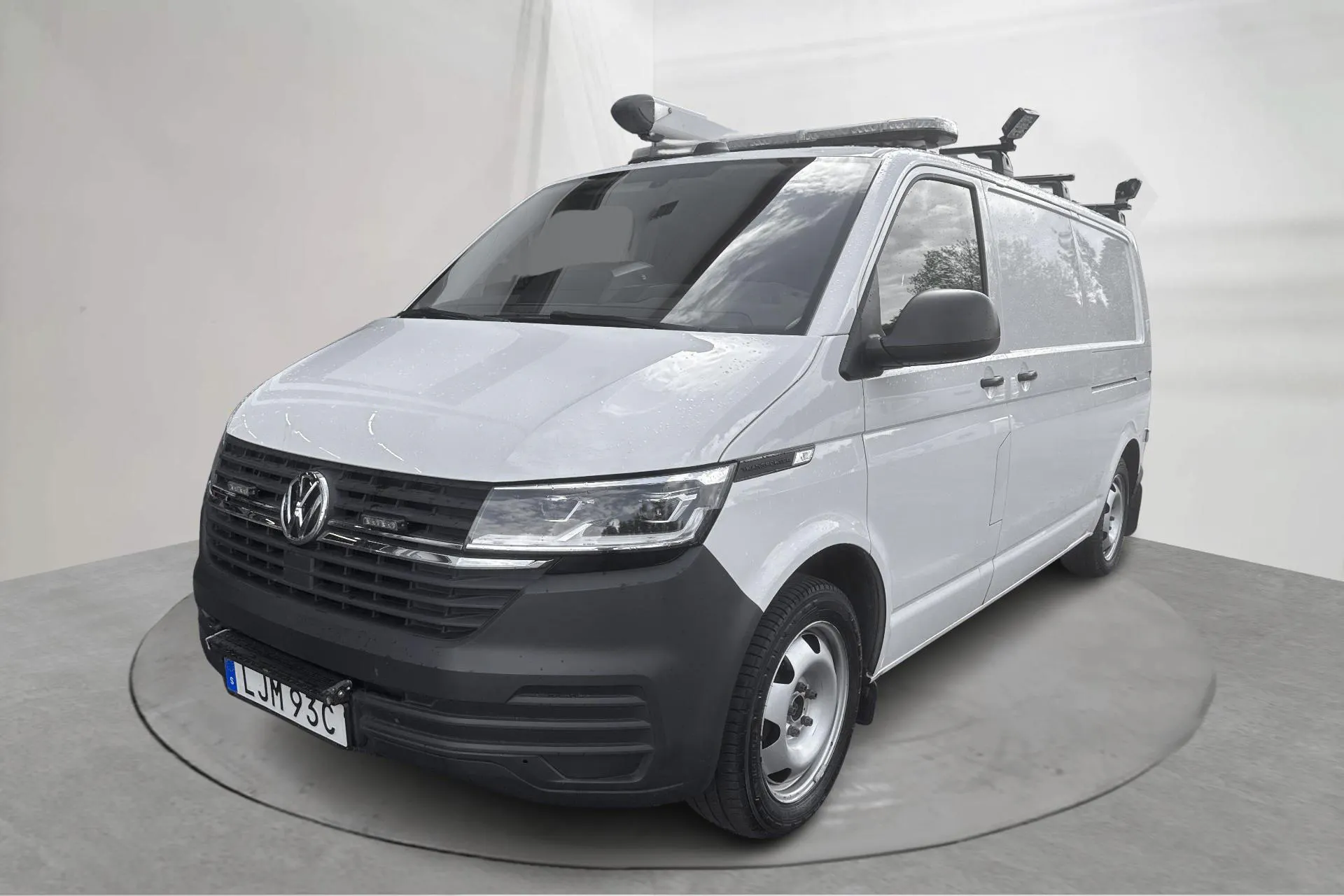 Presentationsfoto 1 av 21: VW Transporter T6 2.0 TDI BMT Skåp 4MOTION (150hk) - 10 598 mil - Automat - vit - 2020