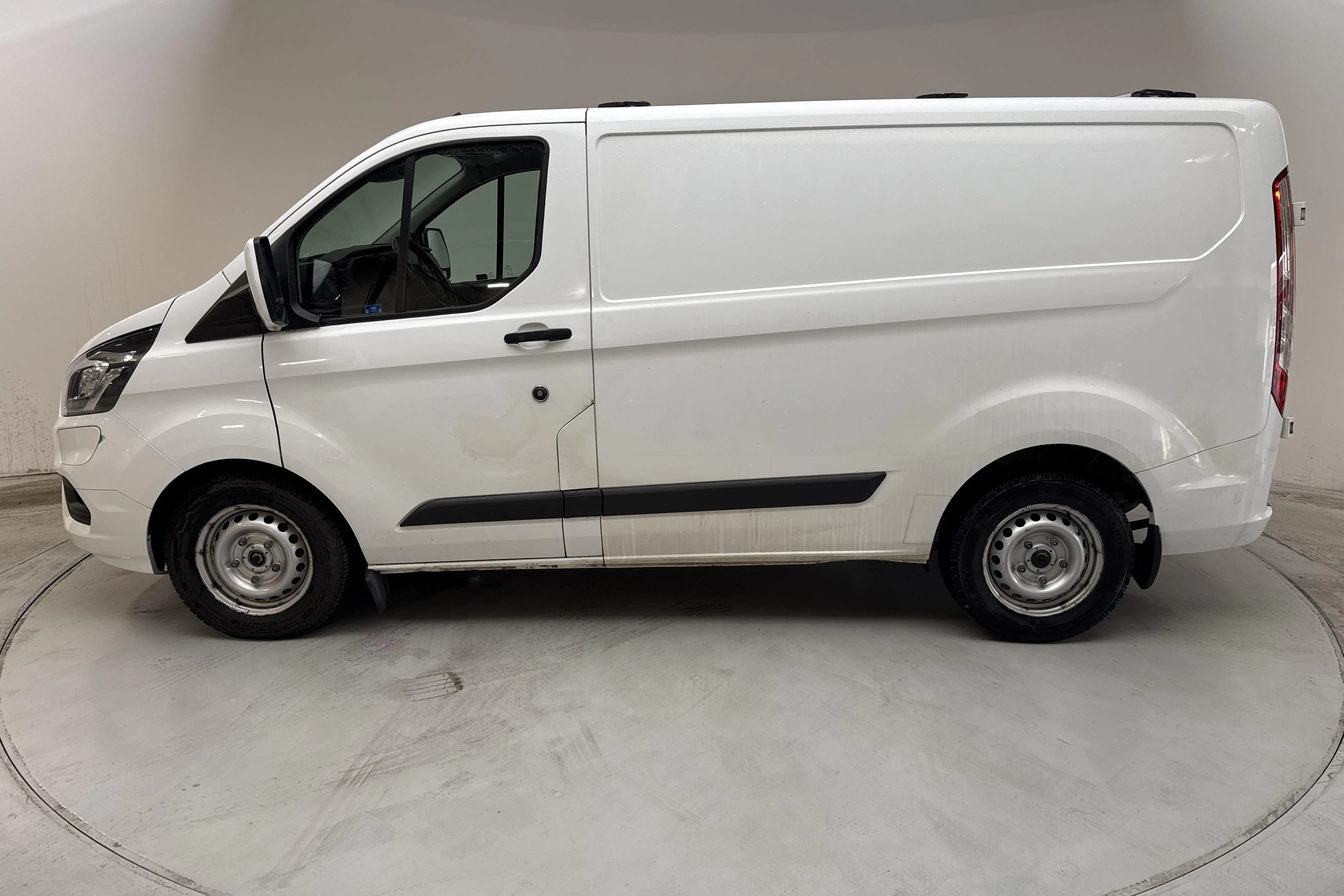 Presentation photo 2 of 11: Ford Transit Custom 340 PHEV (120hk) - 109 820 km - Automatic - white - 2022