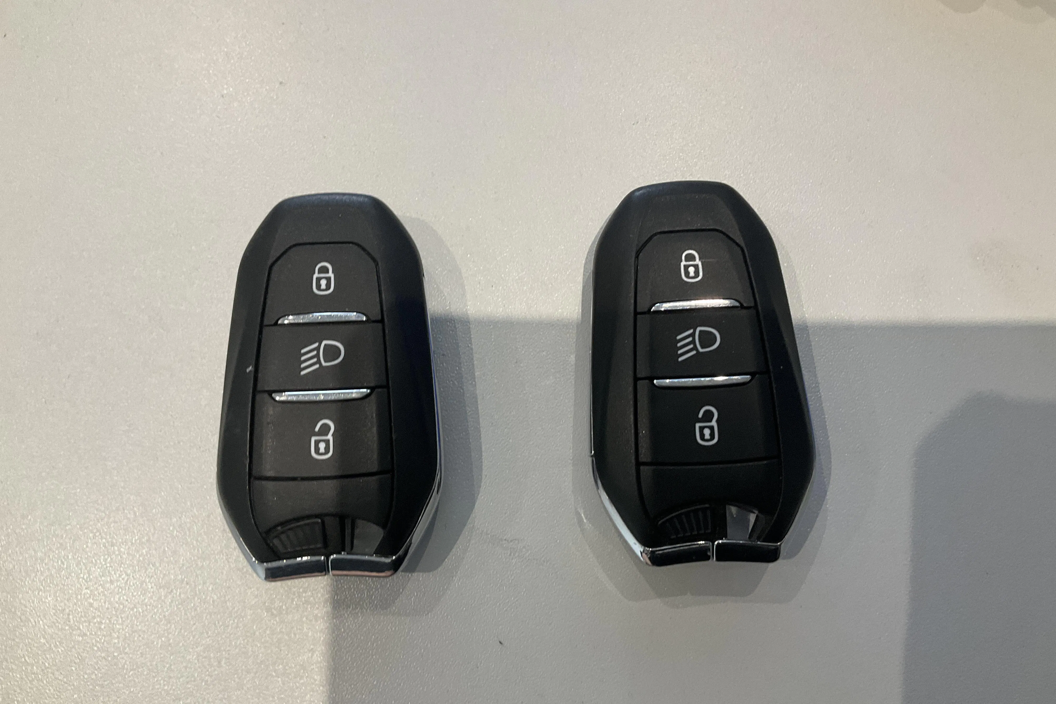 Presentationsfoto 17 av 17: Citroën C5 Aircross PHEV e-EAT (225hk) - 6 709 mil - Automat - svart - 2021