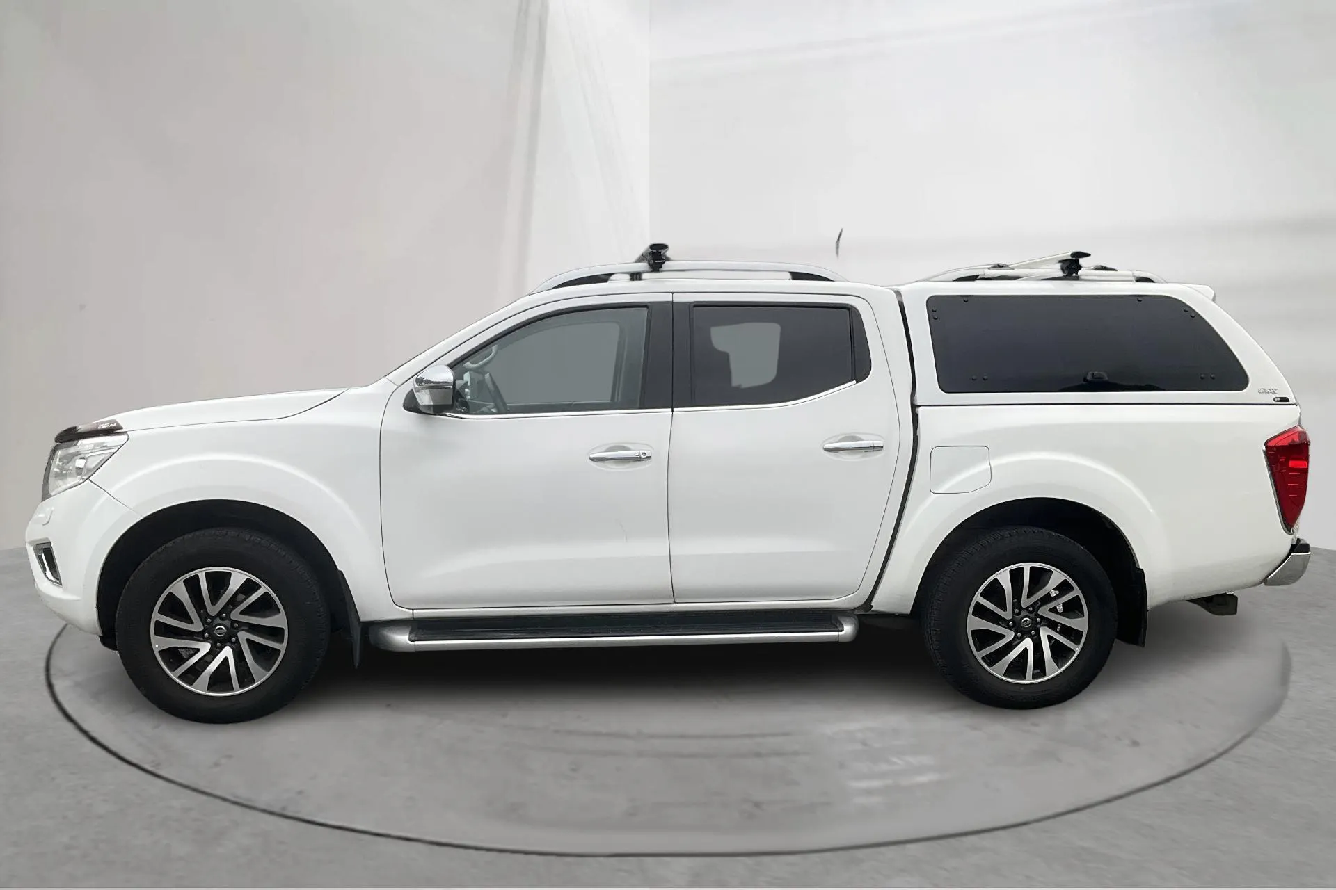 Presentationsfoto 2 av 17: Nissan Navara 2.3 dCi 4x4 (190hk) - 20 390 mil - Automat - vit - 2017