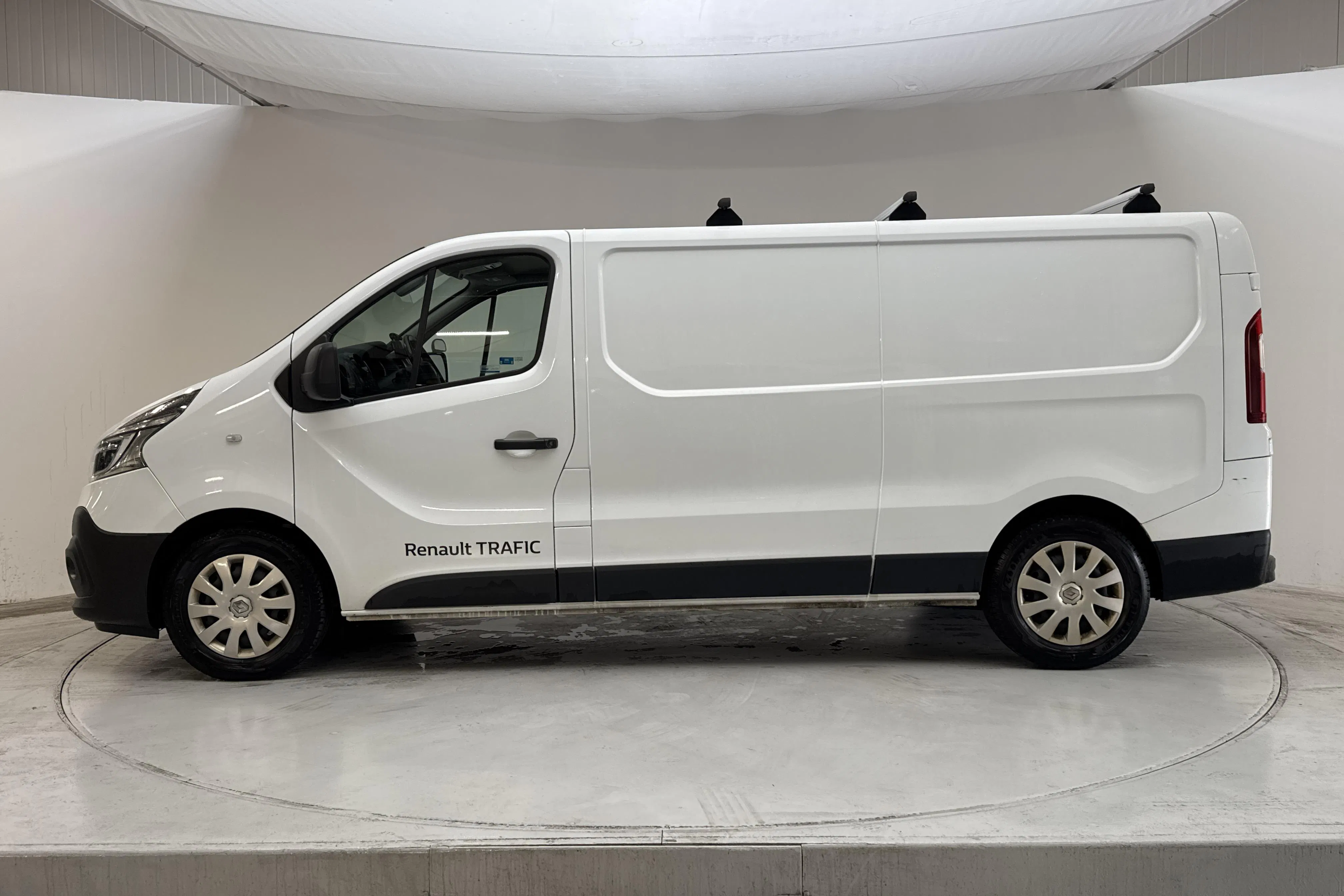 Presentation photo 2 of 14: Renault Trafic 2.0 dCi Skåp (145hk) - 75 200 km - Automatic - white - 2020