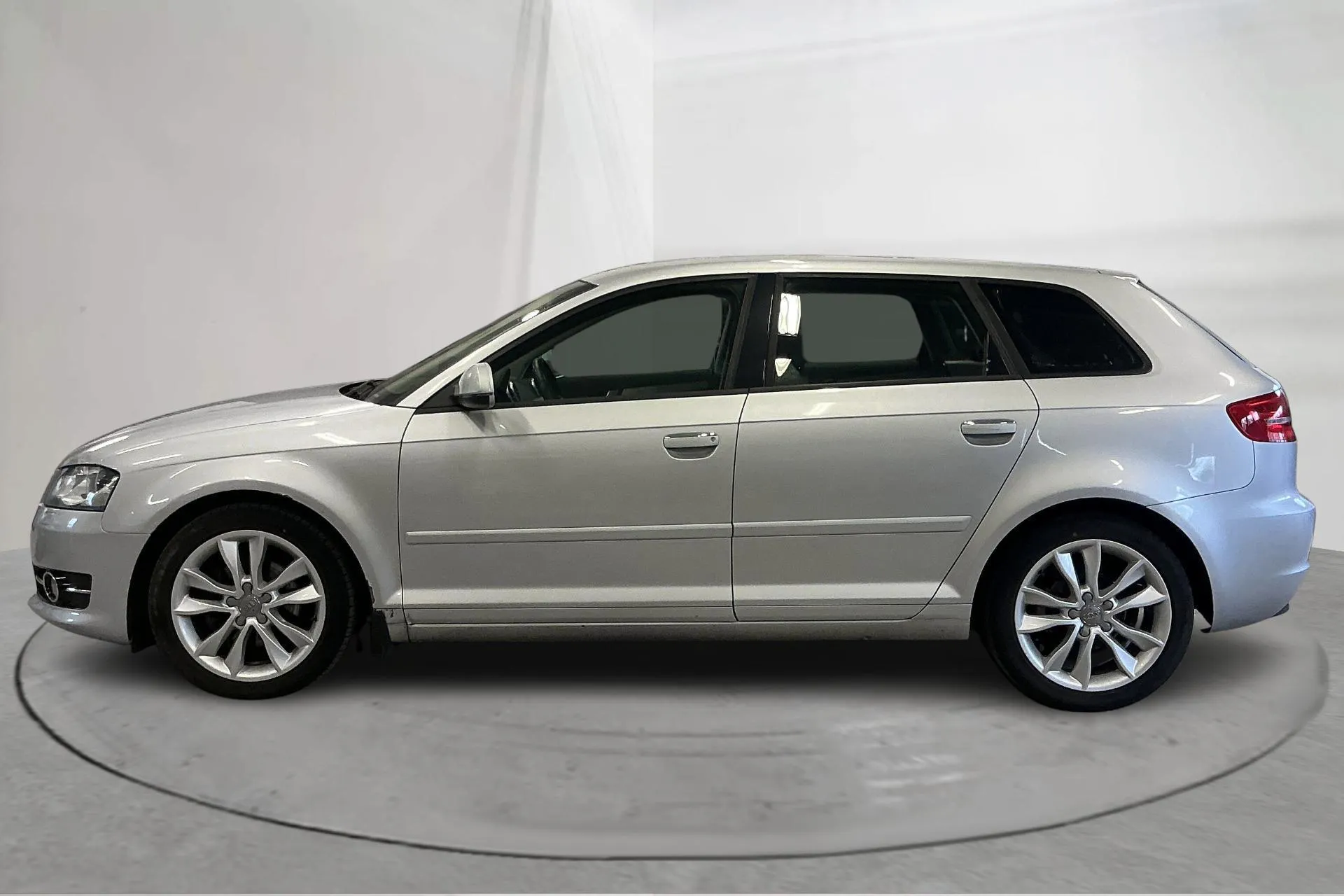 Presentationsfoto 2 av 11: Audi A3 2.0 TDI Sportback (140hk) - 20 458 mil - Manuell - silver - 2012