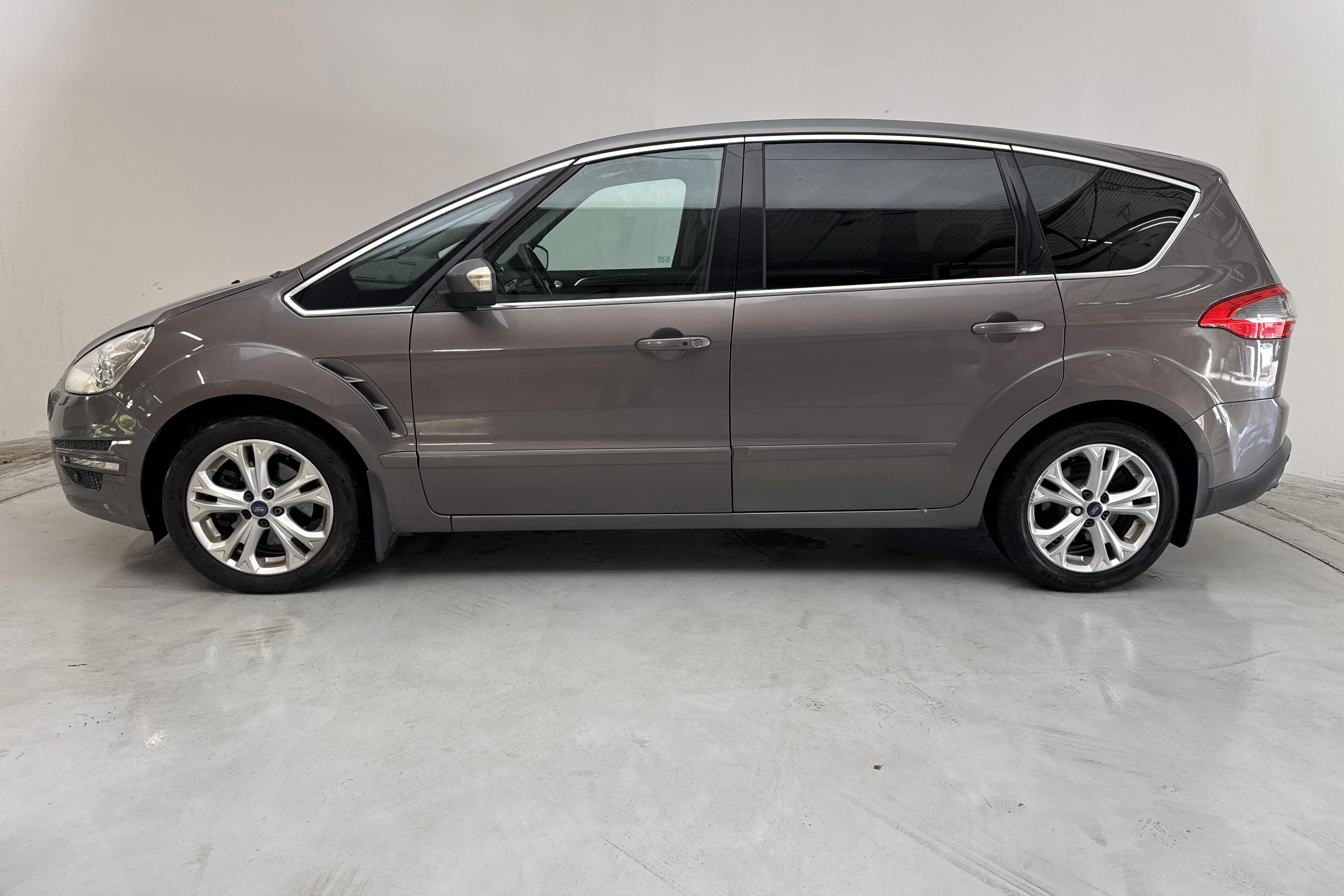 Presentation photo 2 of 17: Ford S-MAX 2.2 Duratorq TDCi (200hk) - 254 260 km - Automatic - brown - 2012