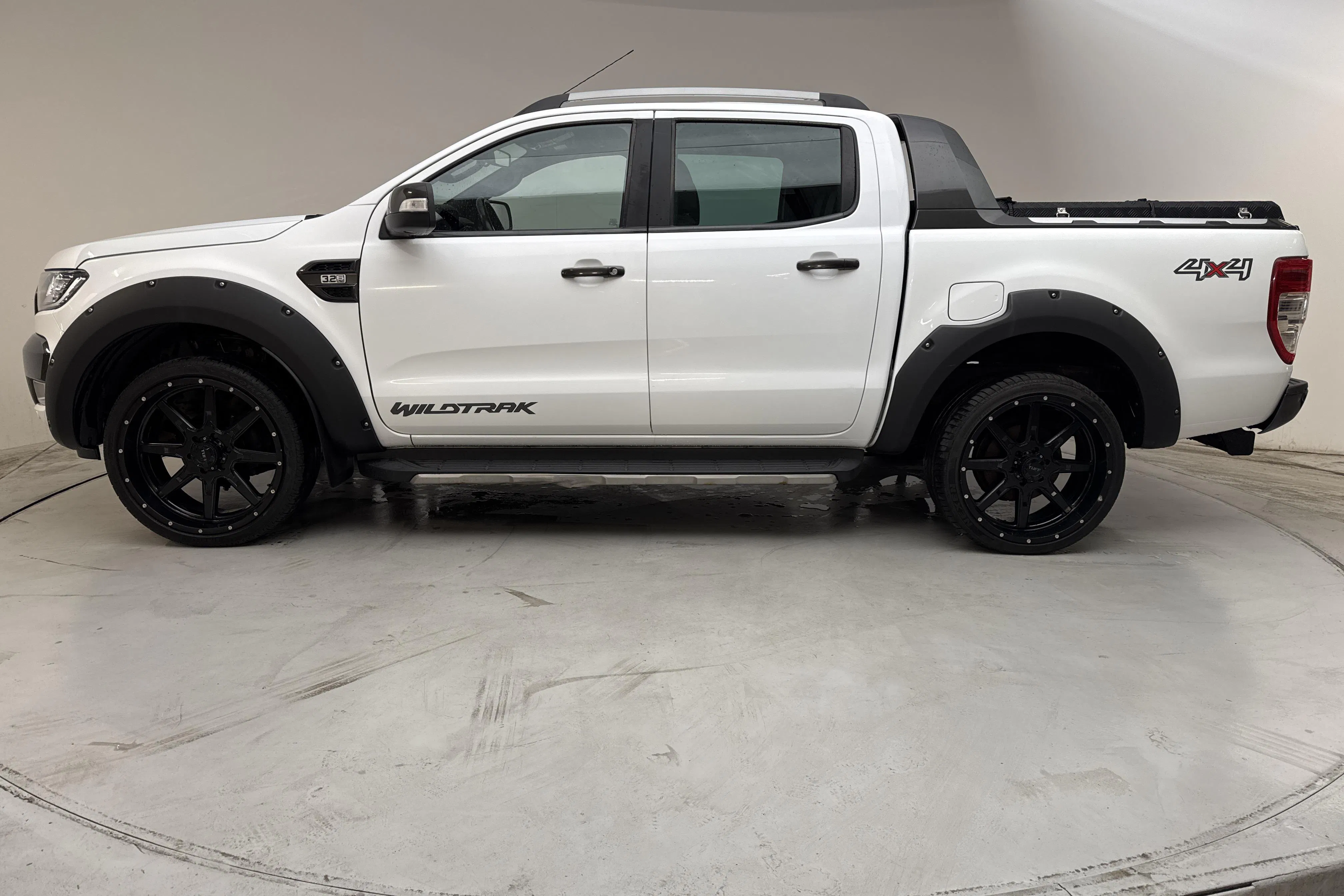 Presentationsfoto 2 av 15: Ford Ranger 3.2 TDCi 4WD (200hk) - 19 917 mil - Automat - vit - 2017