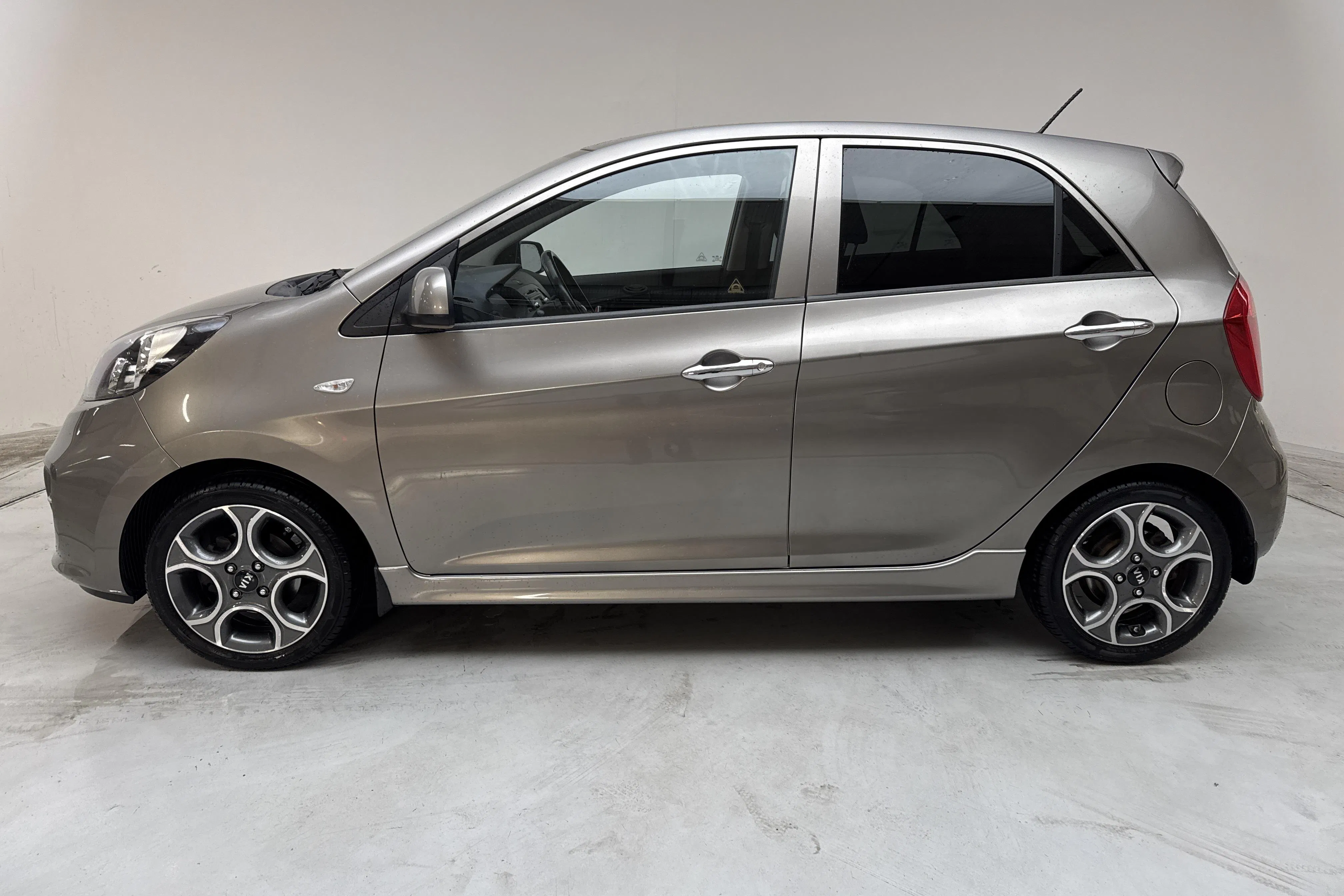 Presentation photo 2 of 12: KIA Picanto 1.0 5dr (69hk) - 40 520 km - Manual - gray - 2015