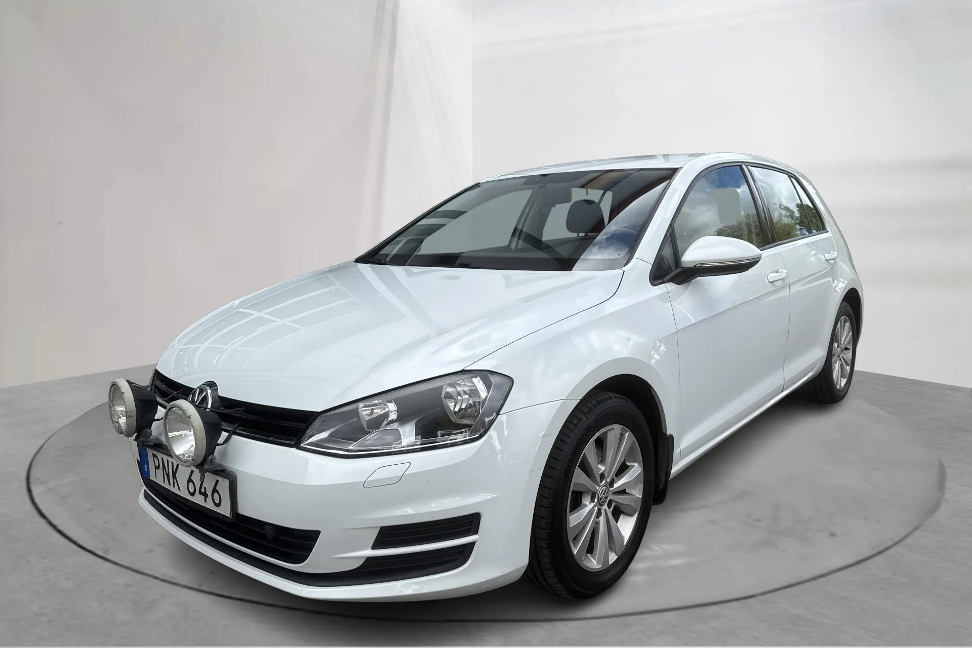 Presentationsfoto 1 av 12: VW Golf VII 1.6 TDI BlueMotion Technology 5dr 4Motion (105hk) - 18 448 mil - Manuell - vit - 2015