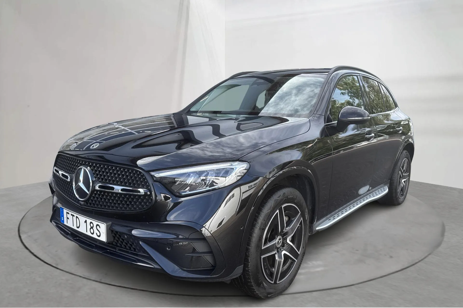 Presentationsfoto 1 av 18: Mercedes GLC 300 e 4MATIC X254 (313hk) - 4 463 mil - Automat - svart - 2024