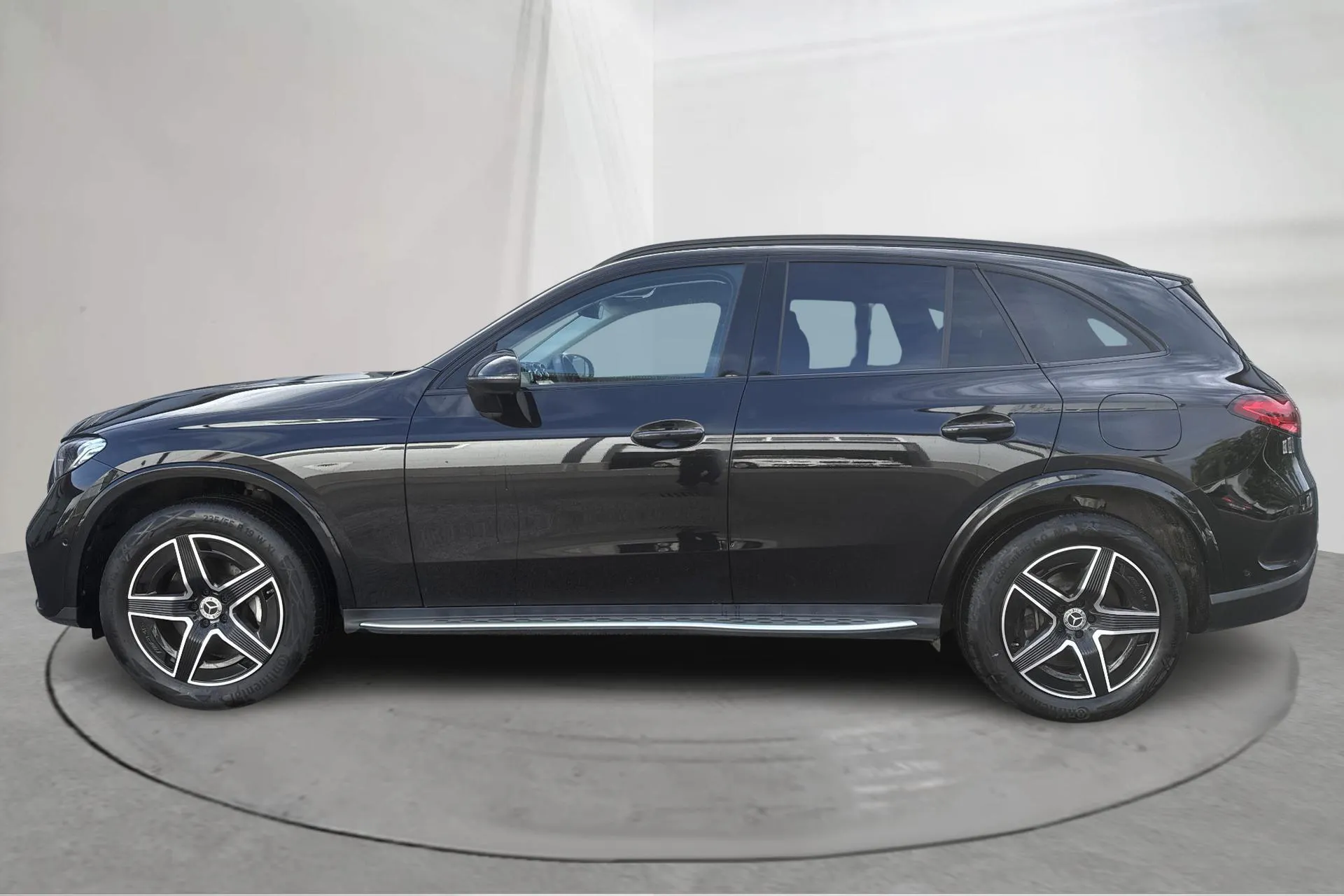 Presentationsfoto 2 av 18: Mercedes GLC 300 e 4MATIC X254 (313hk) - 4 463 mil - Automat - svart - 2024