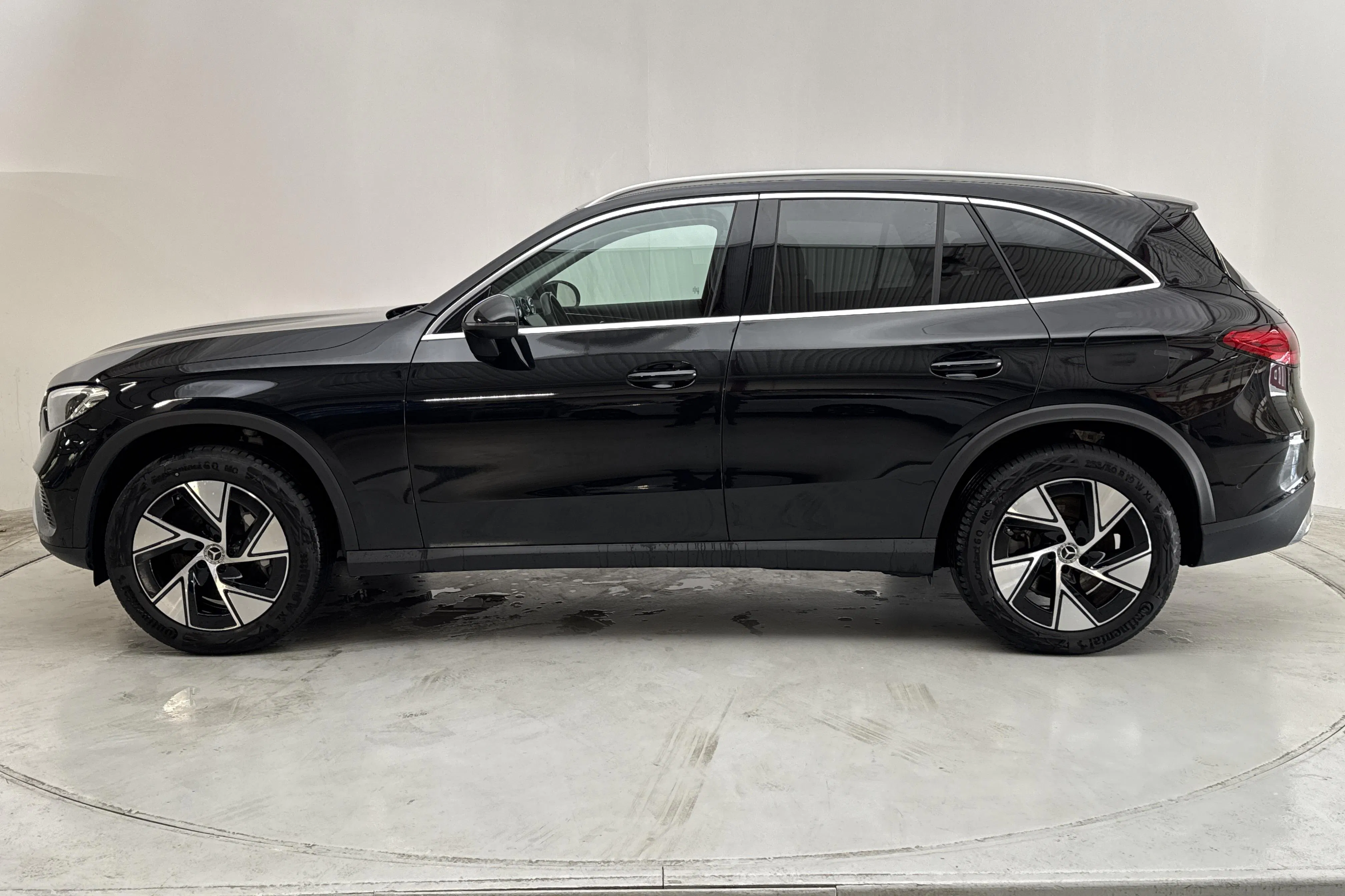 Presentation photo 2 of 16: Mercedes GLC 300 e 4MATIC X254 (313hk) - 32 680 km - Automatic - black - 2024