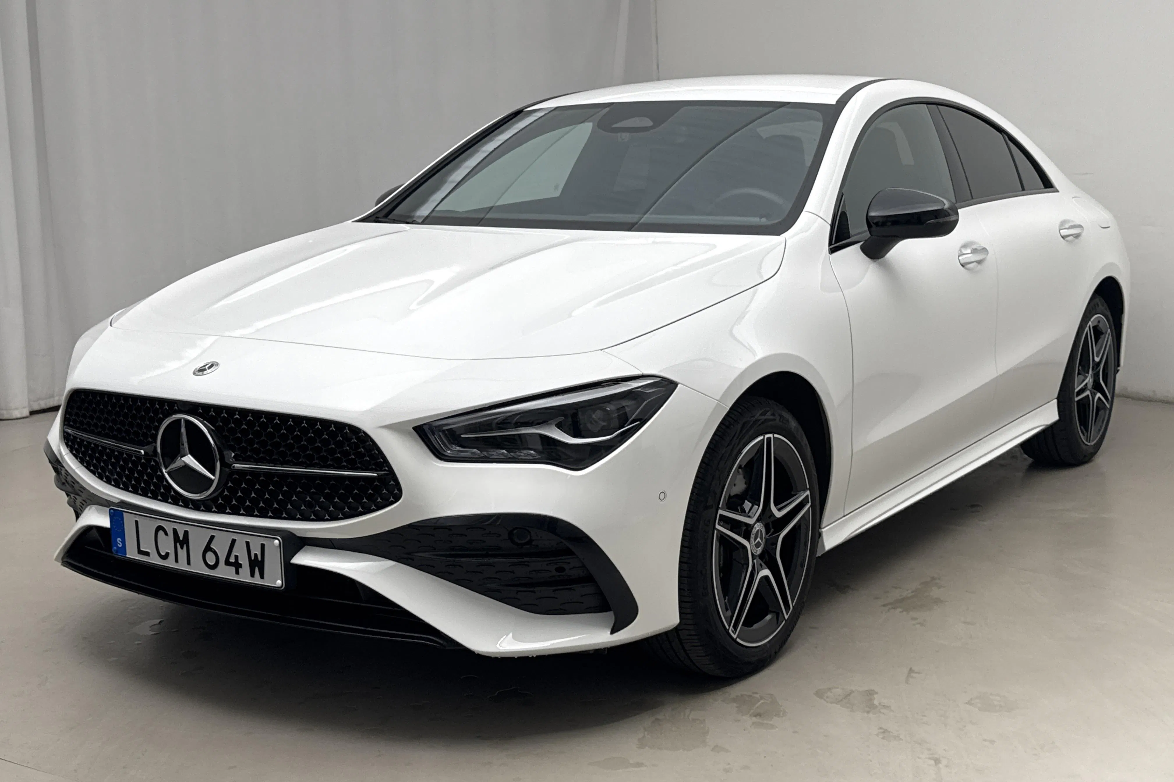 Presentation photo 1 of 21: Mercedes CLA 250 e Coupé C118 (218hk) - 8 400 km - Automatic - white - 2026