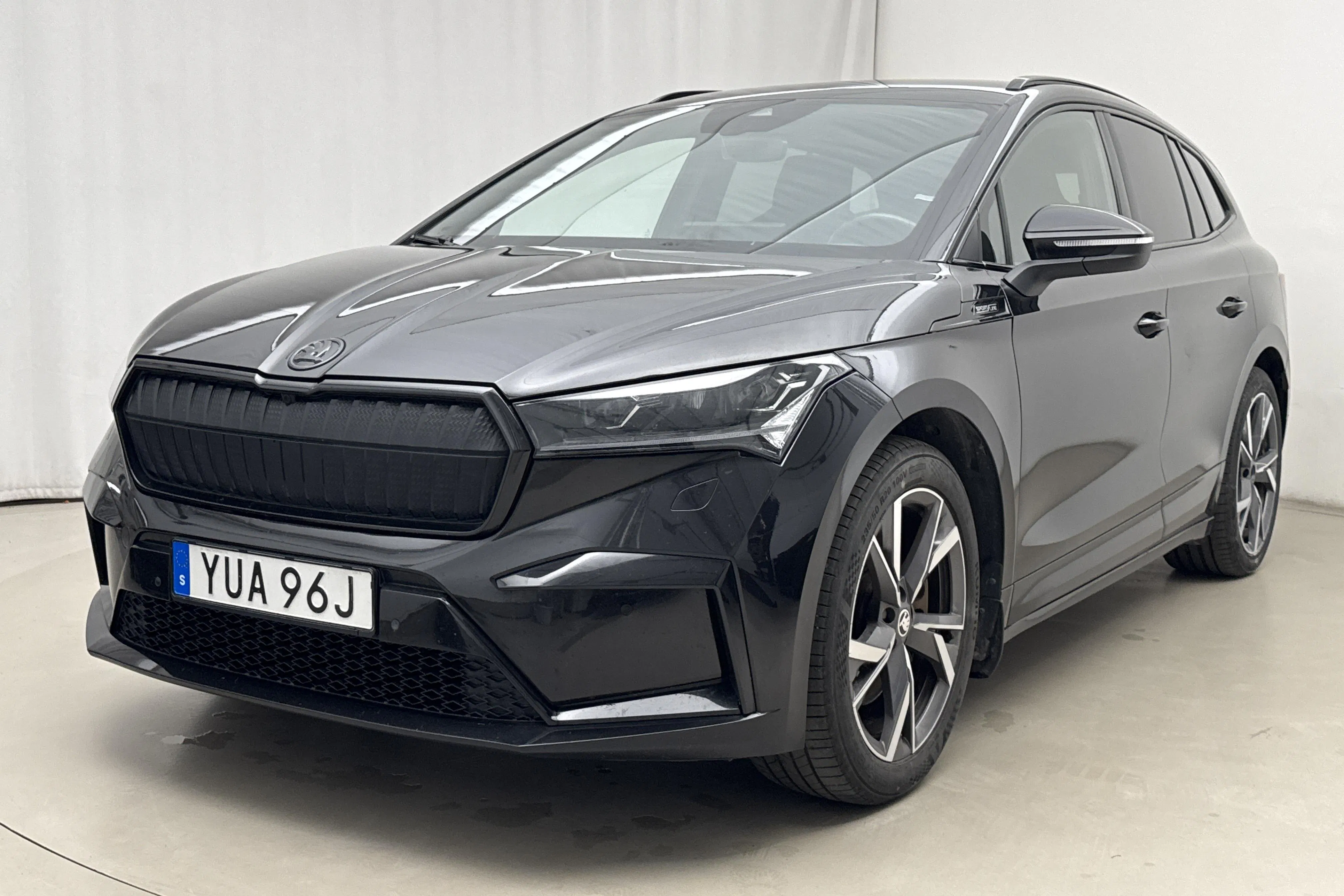 Presentationsfoto 1 av 24: Skoda Enyaq iV 80 (204hk) - 11 651 mil - Automat - svart - 2023