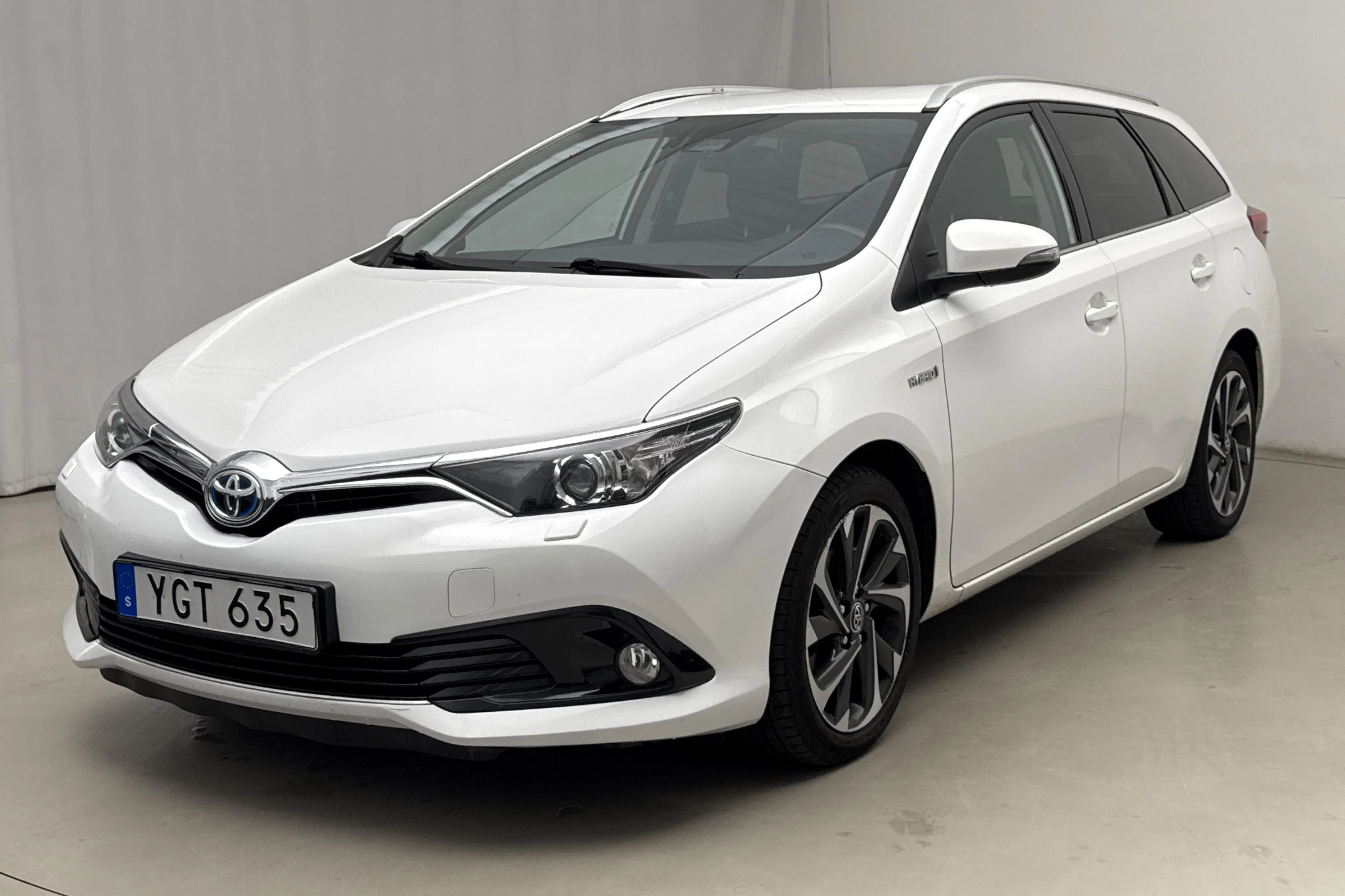 Presentation photo 1 of 16: Toyota Auris 1.8 HSD Touring Sports (99hk) - 132 520 km - Automatic - white - 2016