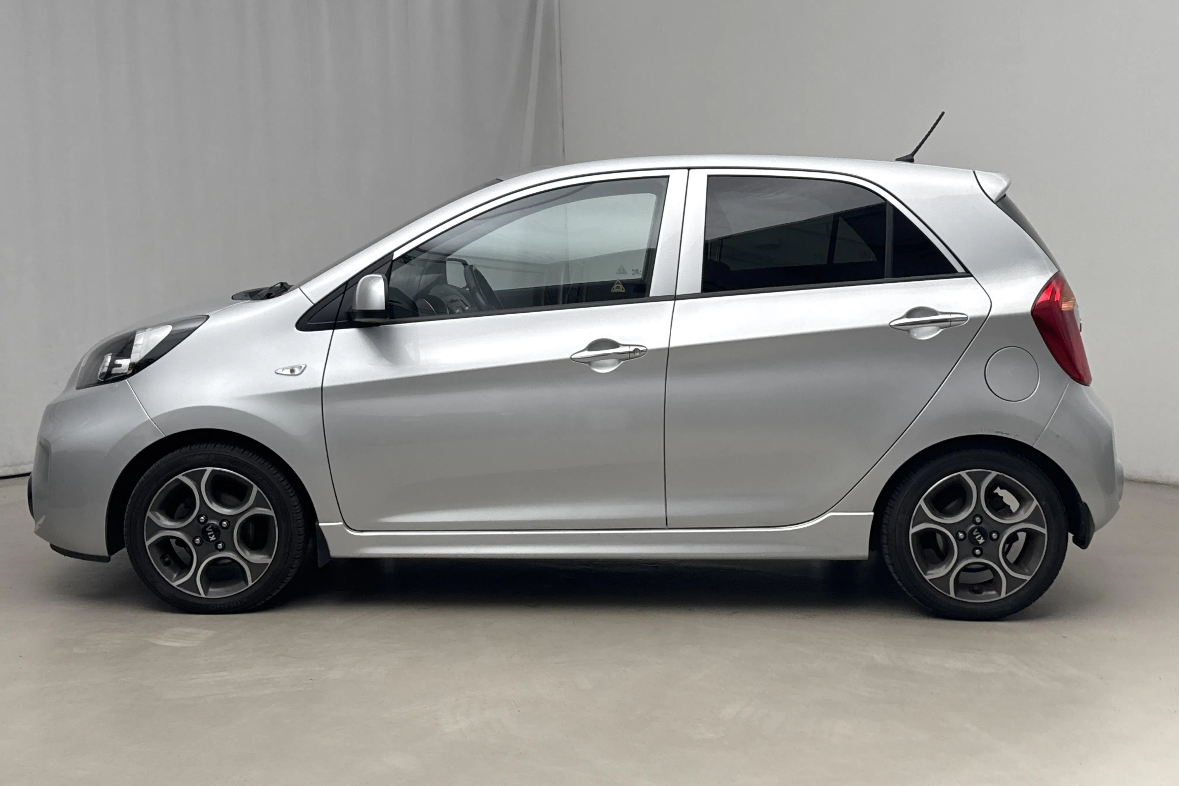 Presentationsfoto 2 av 15: KIA Picanto 1.0 5dr (69hk) - 7 637 mil - Manuell - grå - 2016