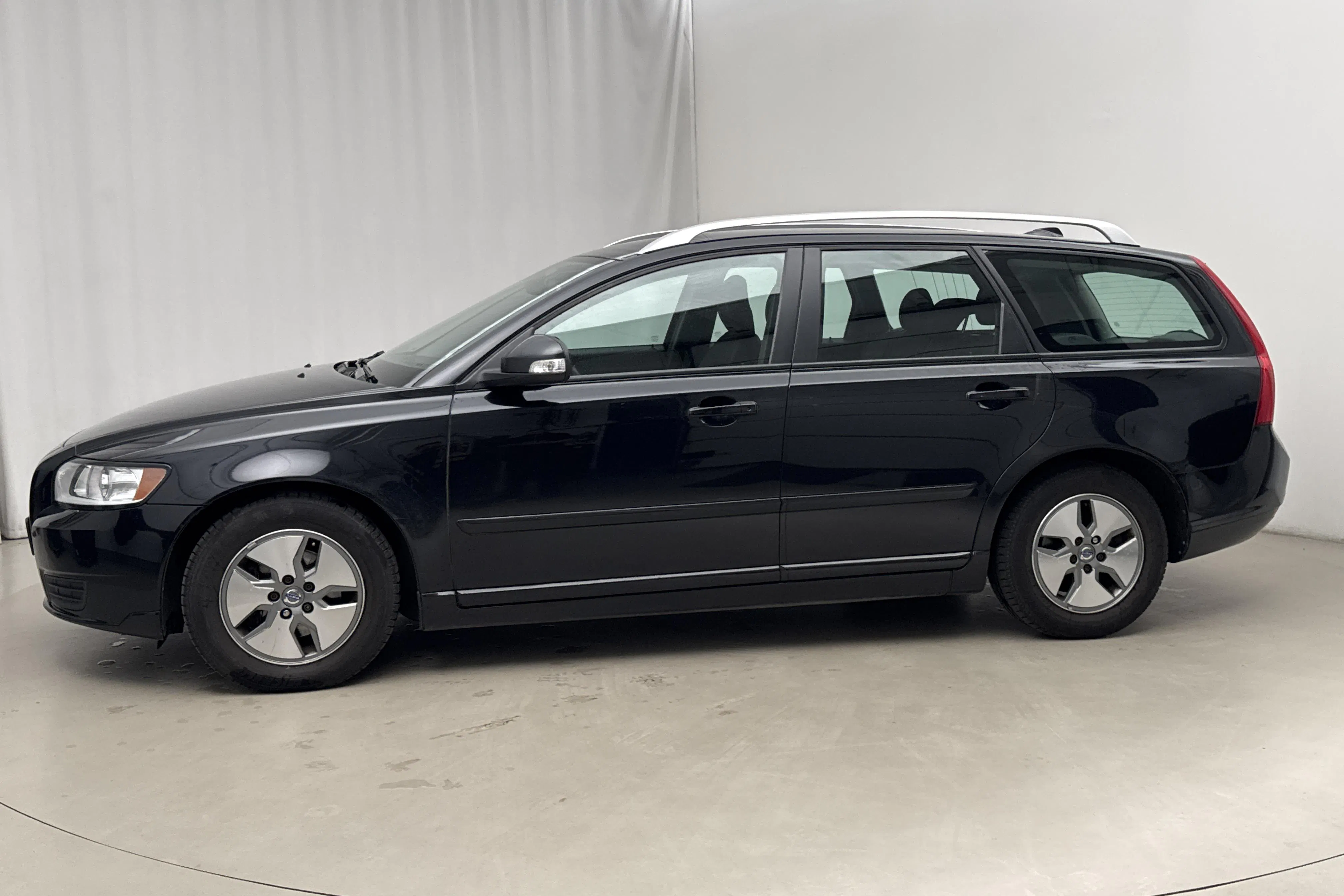 Presentation photo 2 of 17: Volvo V50 D2 (115hk) - 170 620 km - Manual - black - 2012