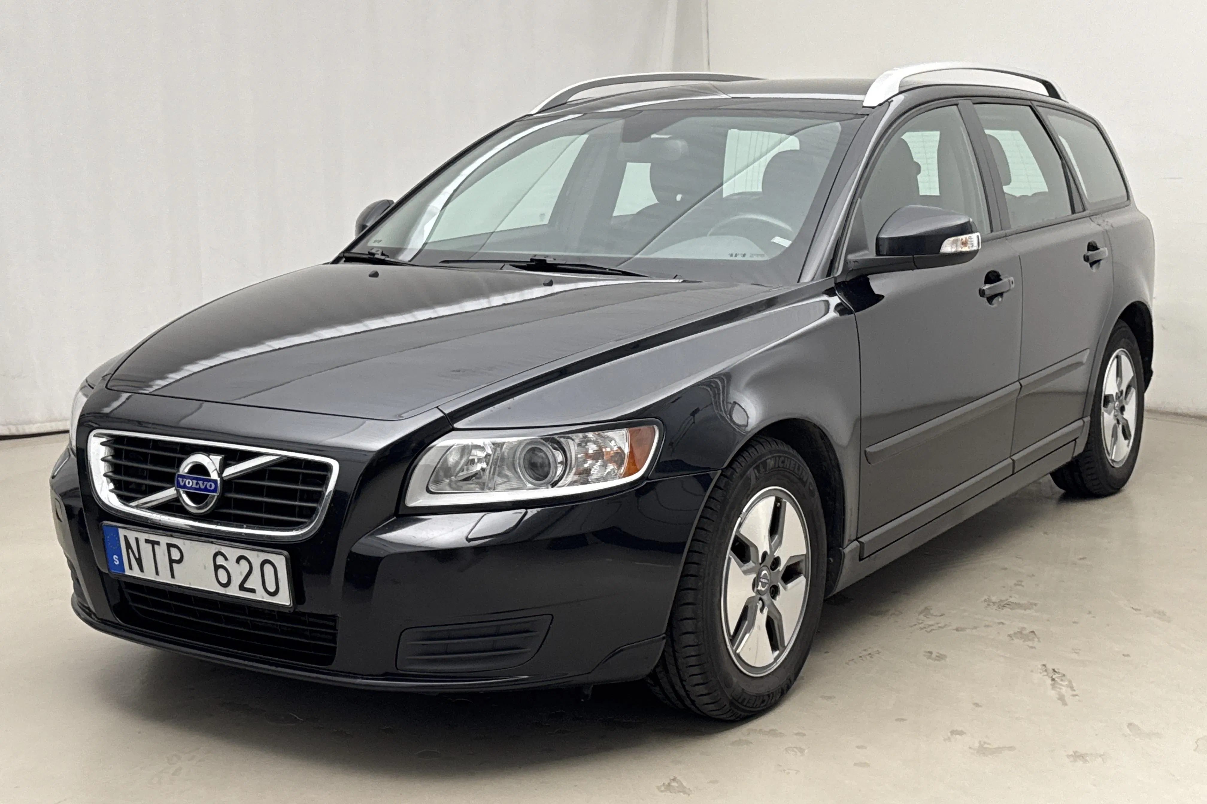Presentation photo 1 of 17: Volvo V50 D2 (115hk) - 170 620 km - Manual - black - 2012