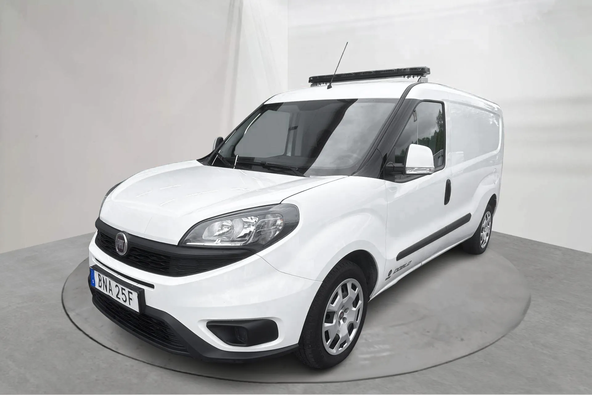 Presentationsfoto 1 av 20: Fiat Doblo Cargo 1.4T CNG (120hk) - 5 267 mil - Manuell - vit - 2021