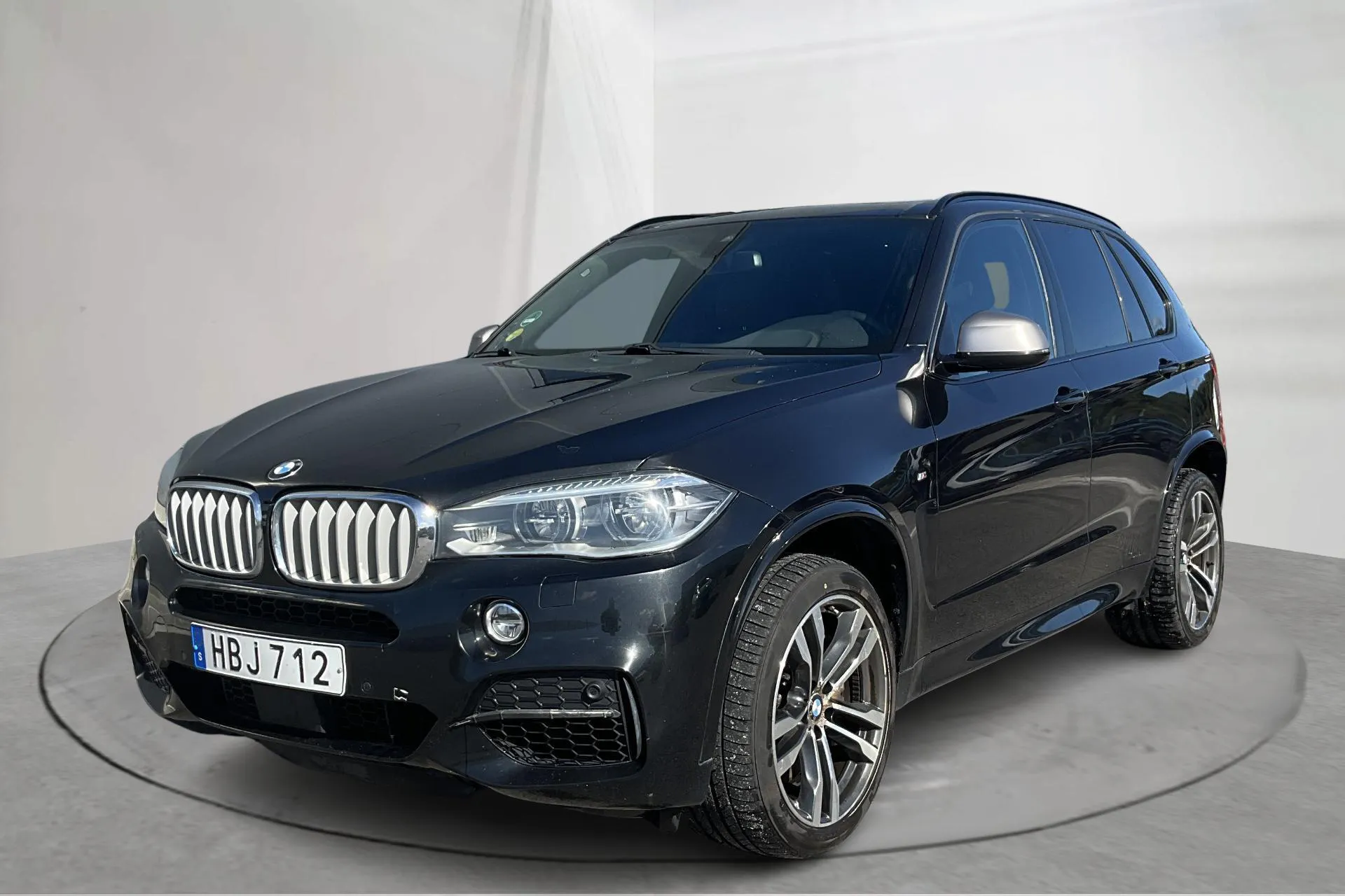 Presentationsfoto 1 av 18: BMW X5 M50d, F15 (381hk) - 17 536 mil - Automat - svart - 2015
