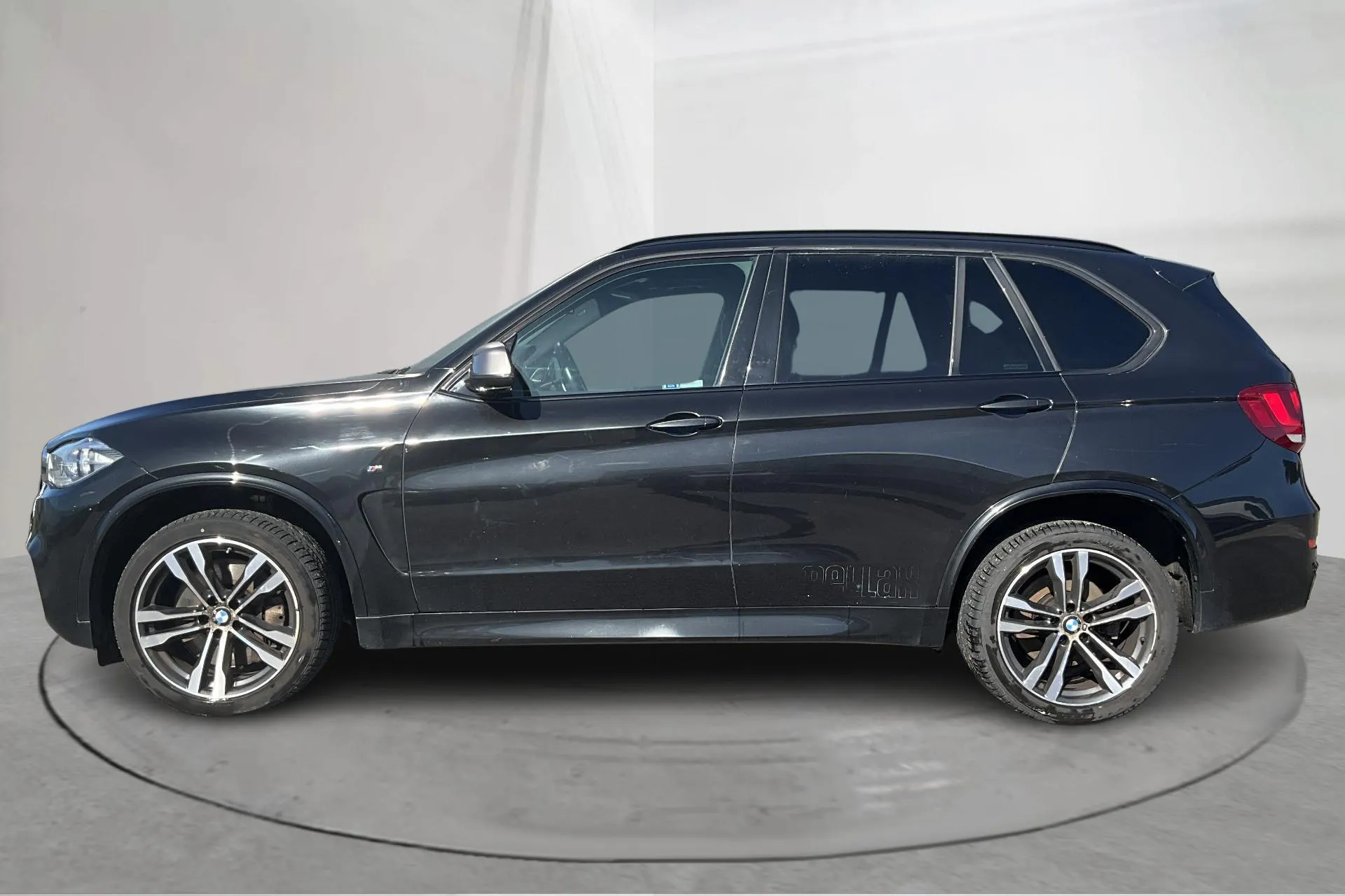 Presentationsfoto 2 av 18: BMW X5 M50d, F15 (381hk) - 17 536 mil - Automat - svart - 2015