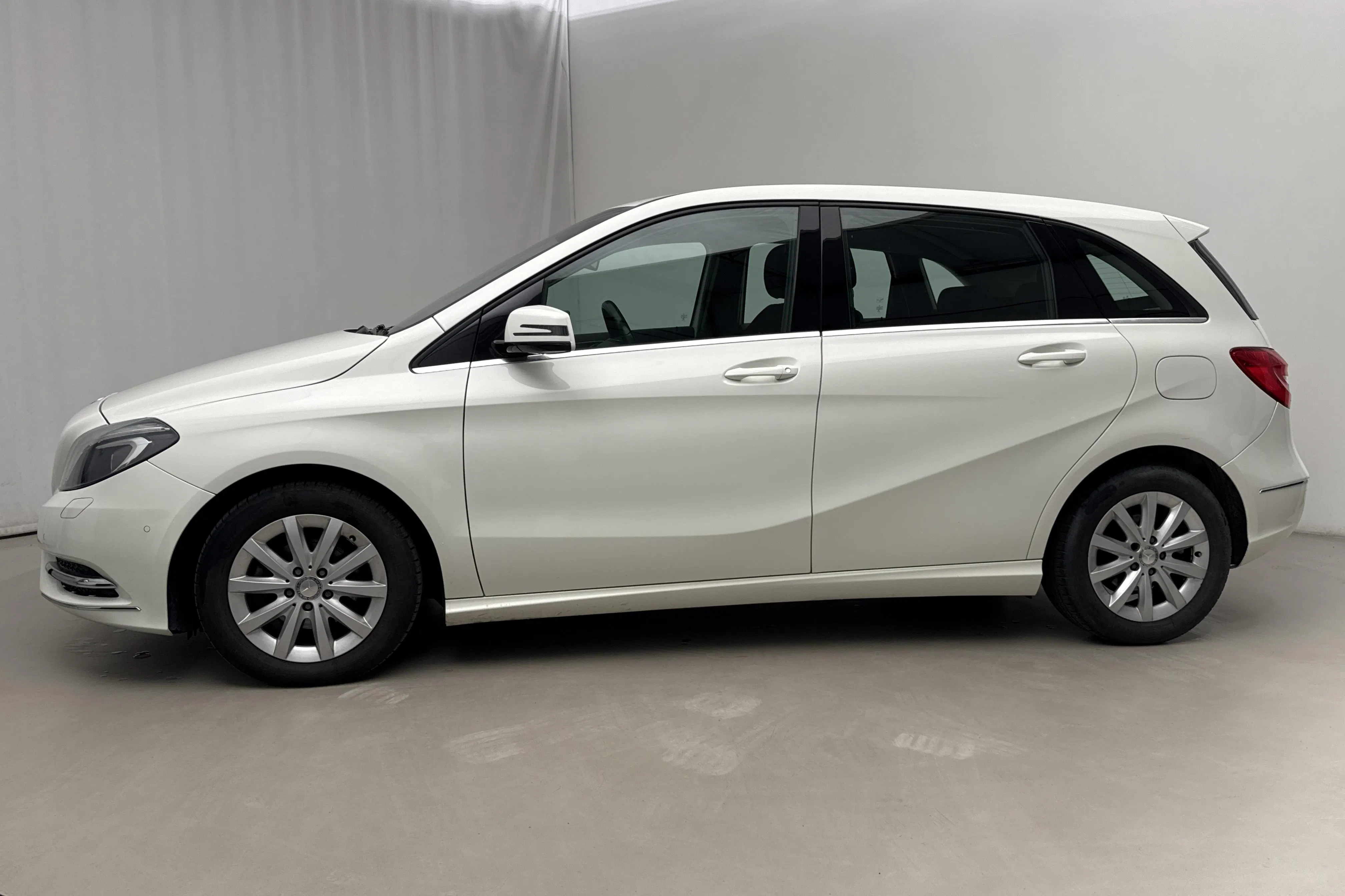Presentation photo 2 of 16: Mercedes B 180 CDI W246 (109hk) - 97 510 km - Automatic - white - 2013