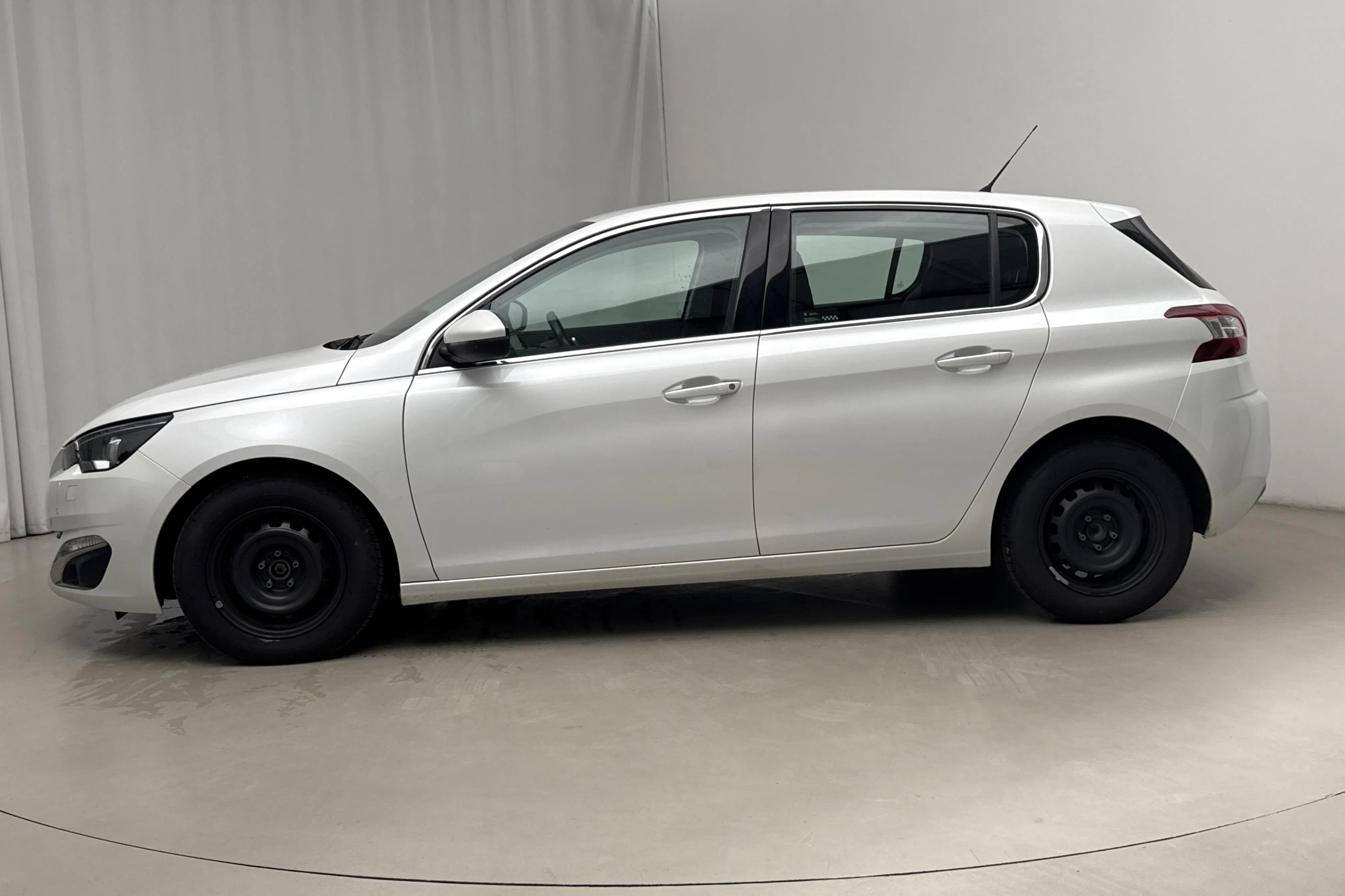 Presentationsfoto 2 av 15: Peugeot 308 BlueHDi 5dr (120hk) - 5 183 mil - Automat - vit - 2015