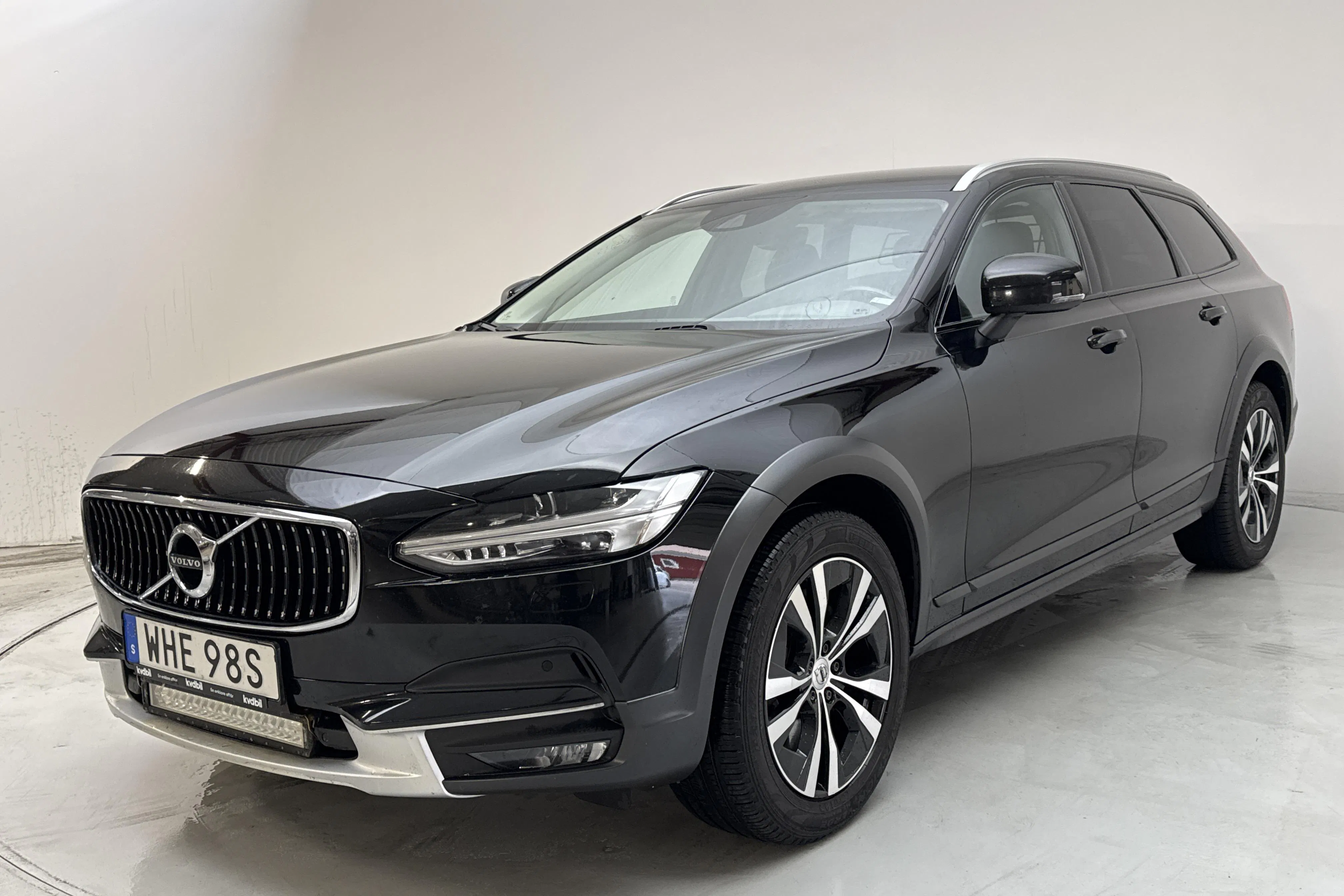 Presentation photo 1 of 16: Volvo V90 D4 Cross Country AWD (190hk) - 206 450 km - Automatic - black - 2020