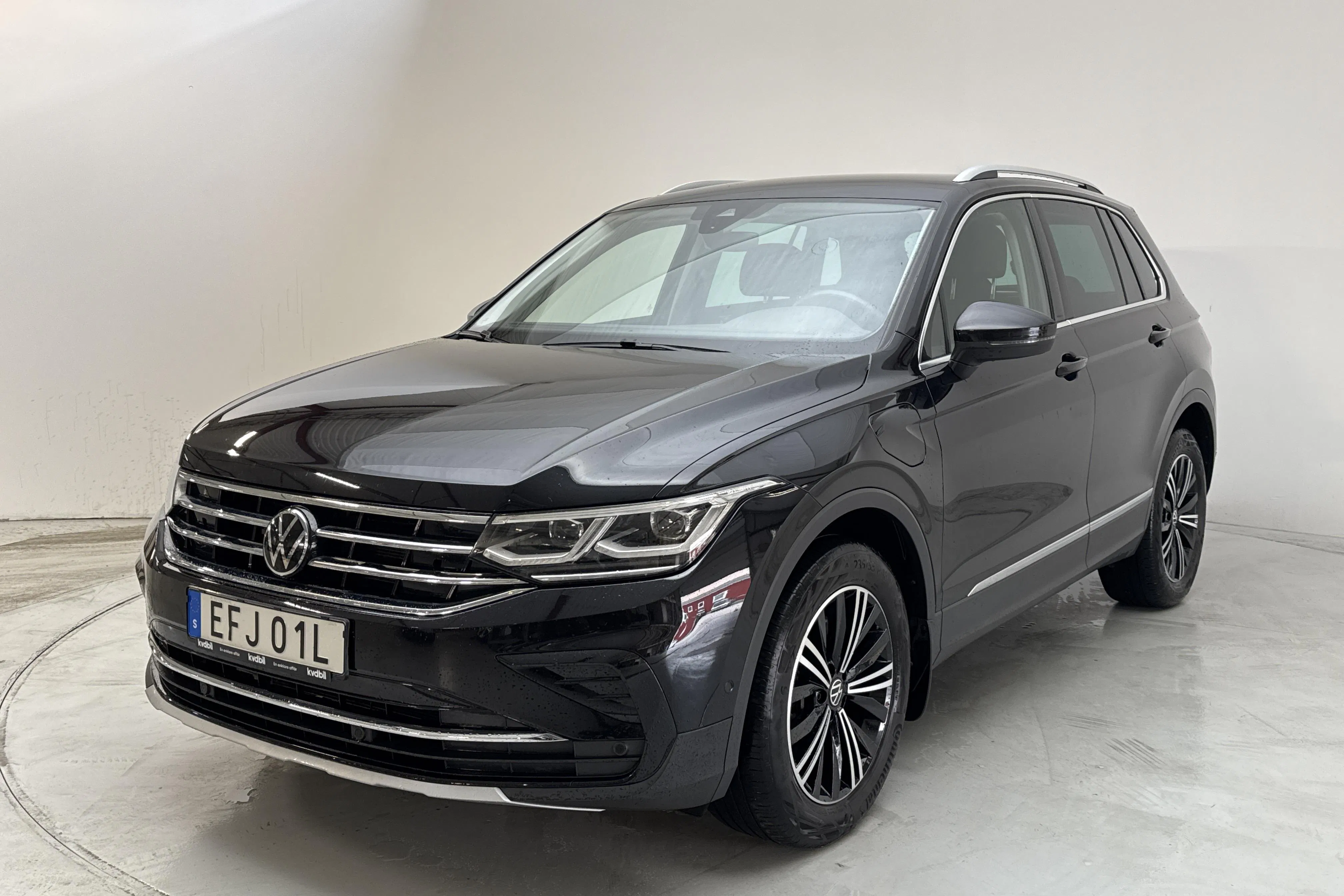 Presentationsfoto 1 av 14: VW Tiguan 1.4 TSI eHybrid (245hk) - 7 867 mil - Automat - svart - 2023